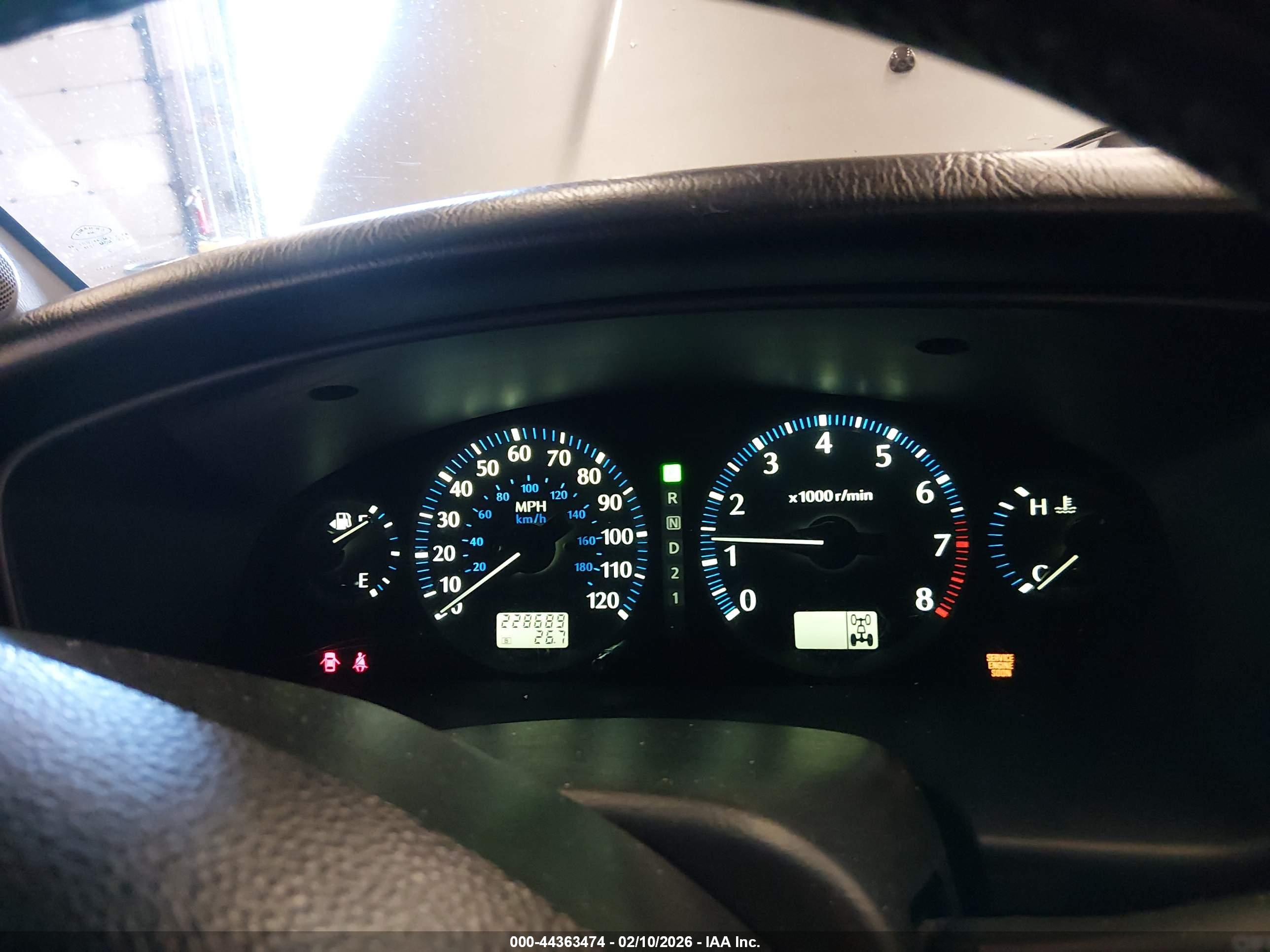 INFINITI QX4 image 7
