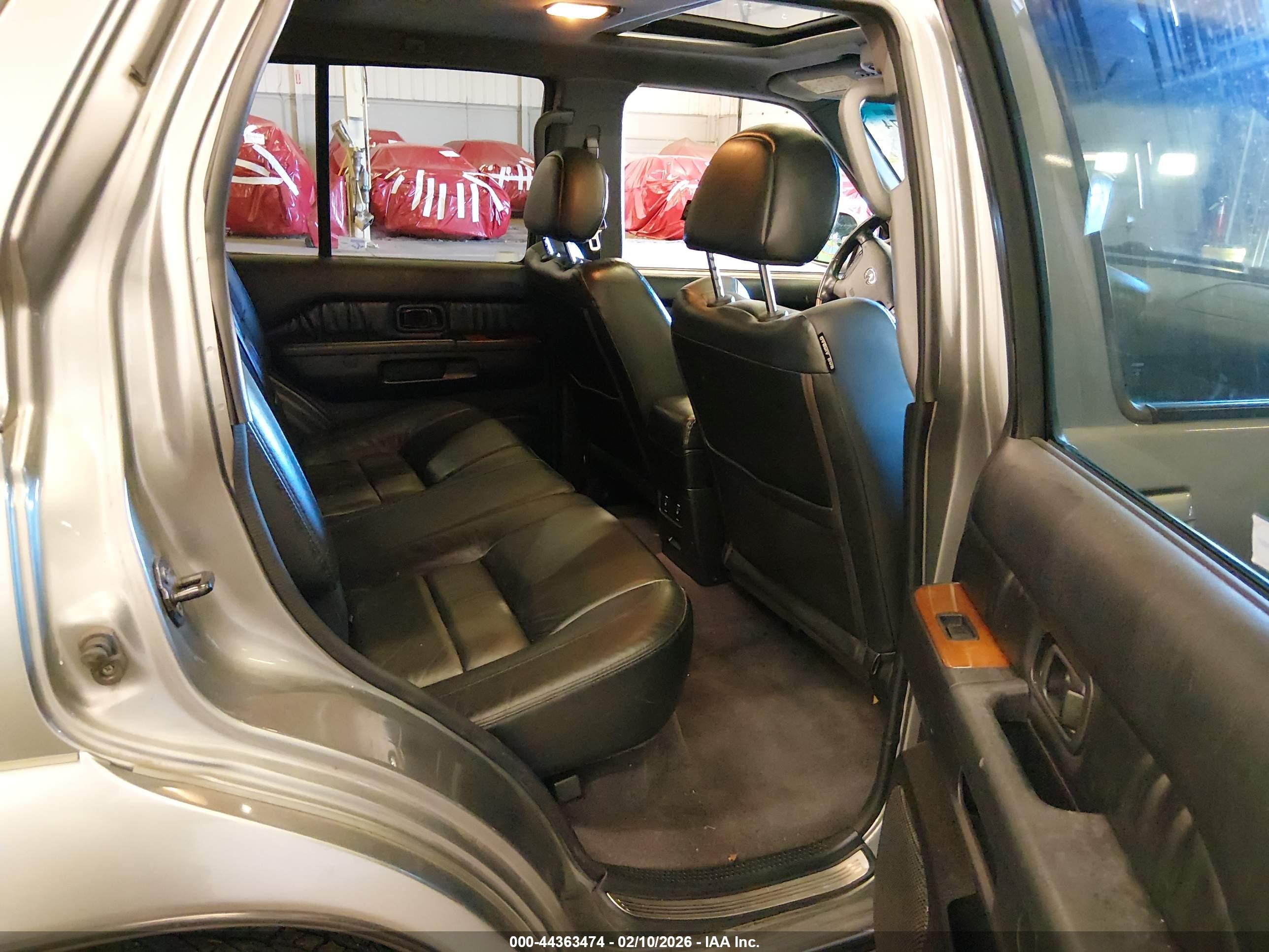 INFINITI QX4 image 8