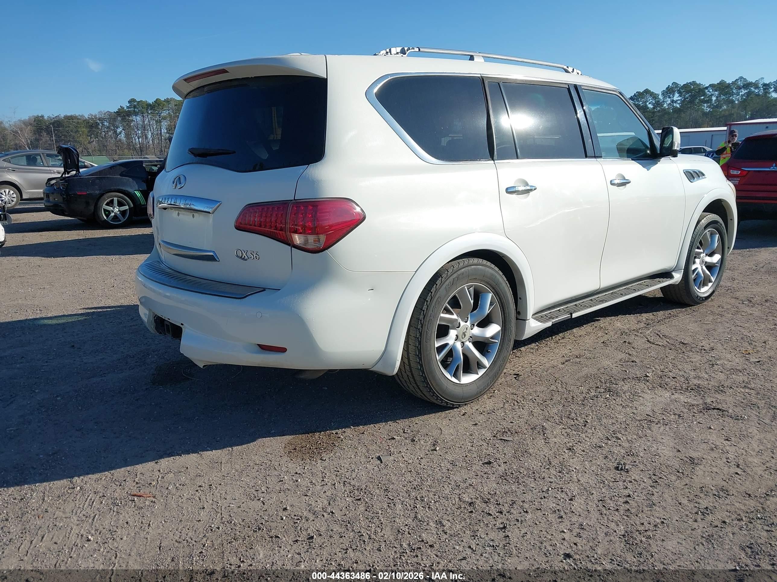 INFINITI QX56 image 4