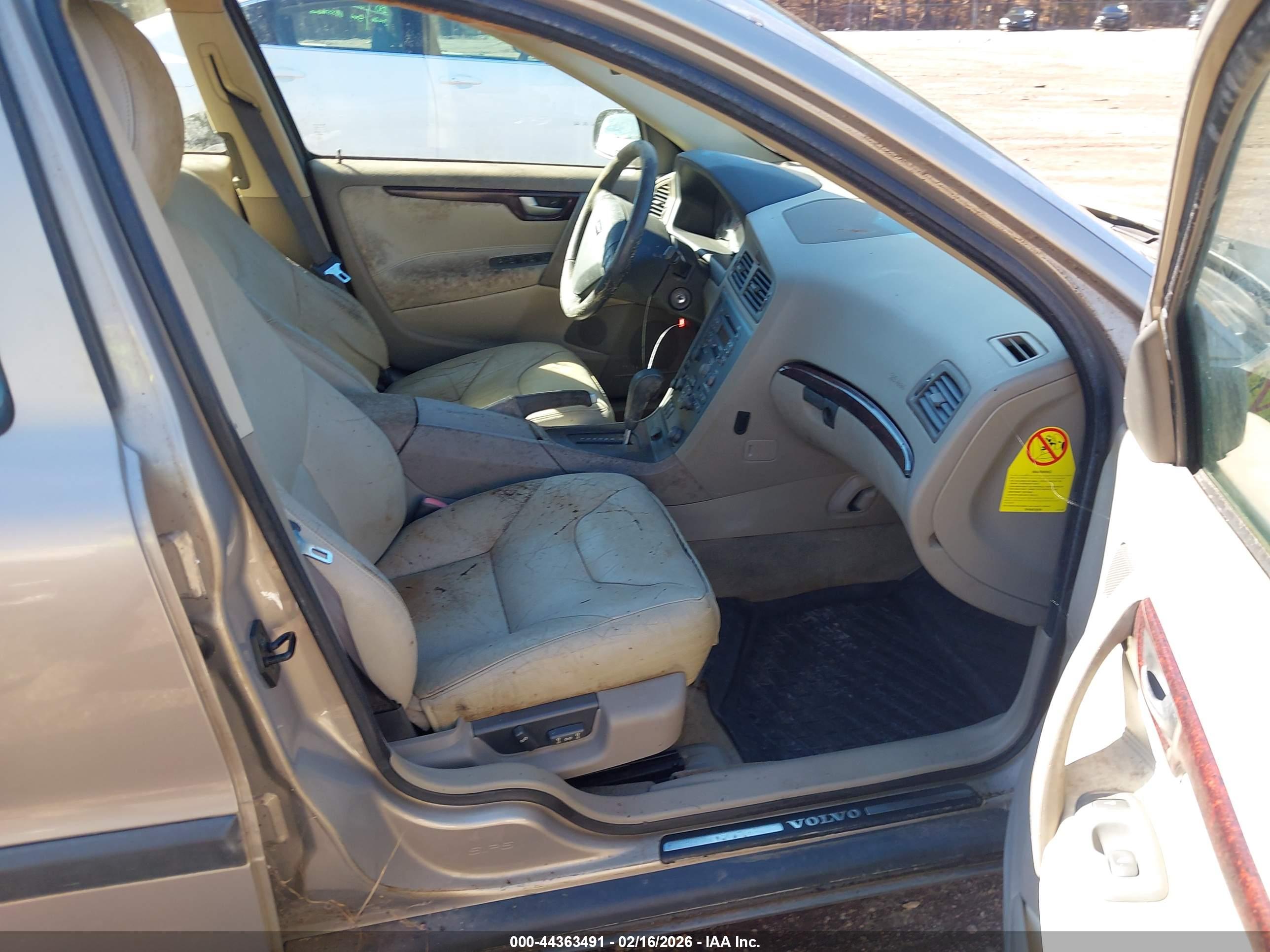 VOLVO S60 image 5