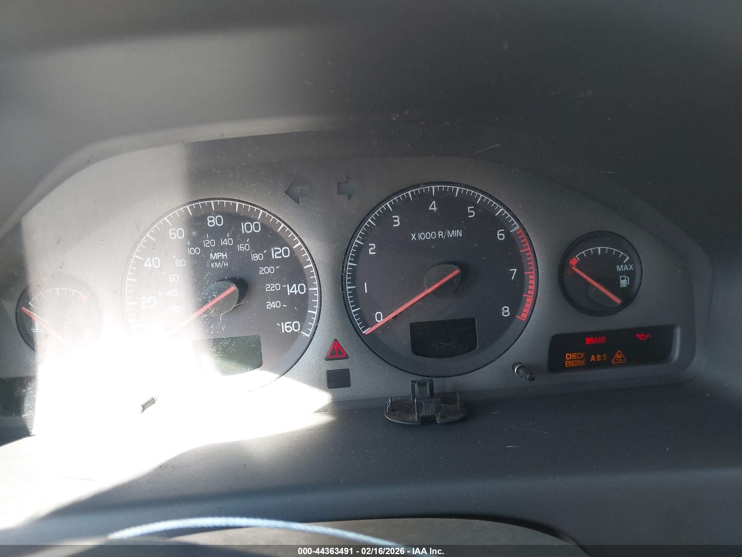 VOLVO S60 image 7