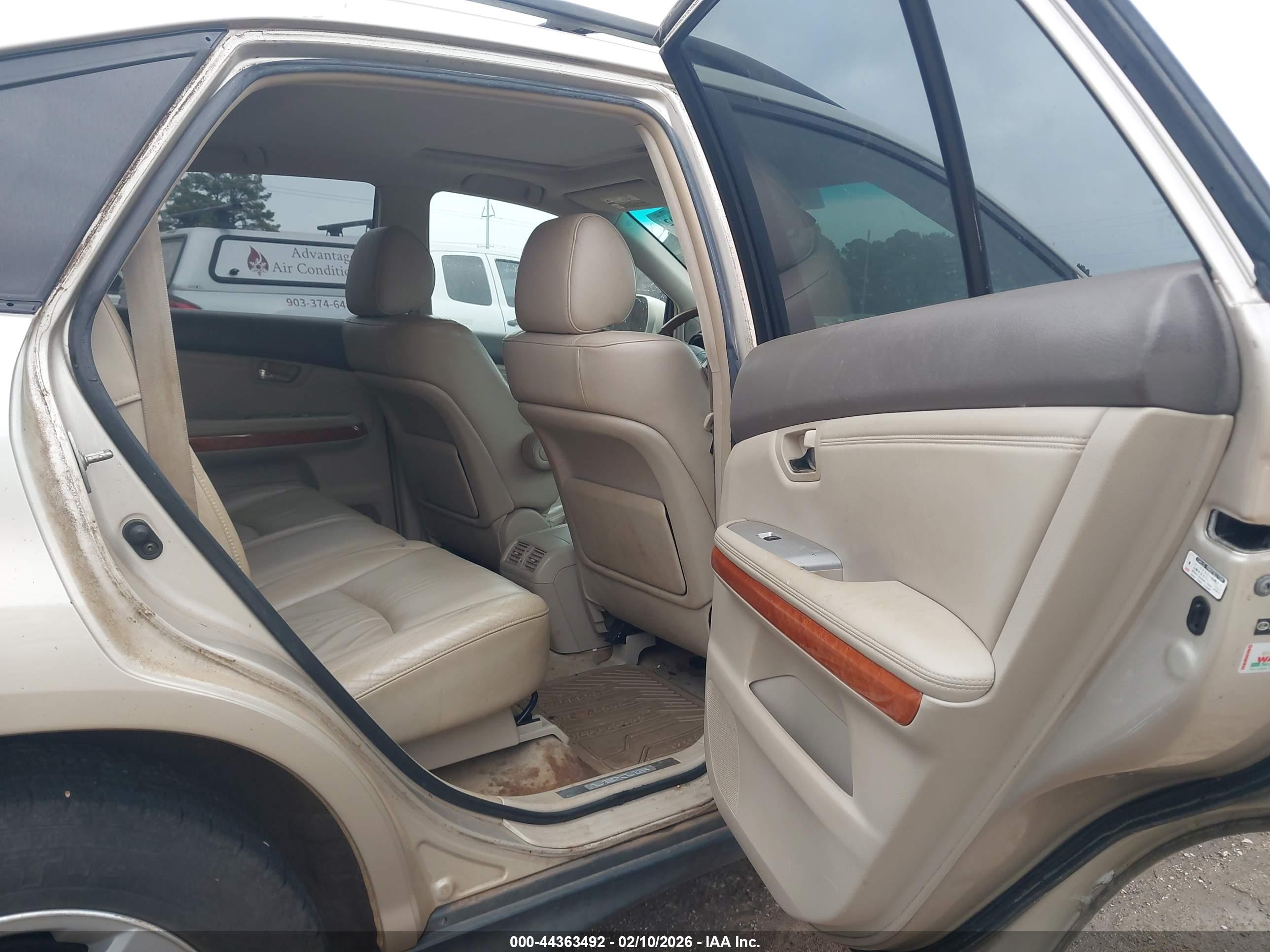 LEXUS RX image 8