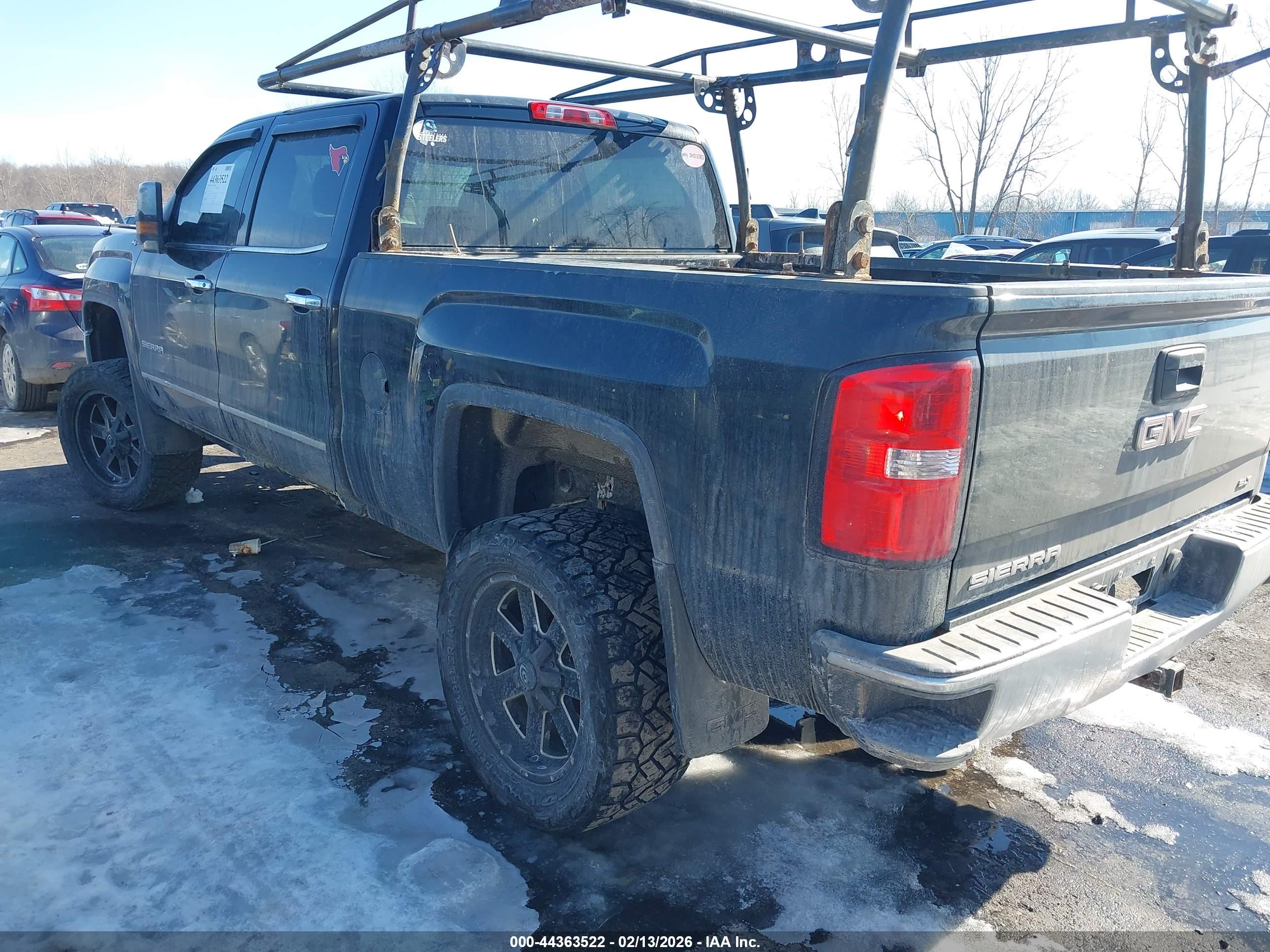 GMC SIERRA image 3