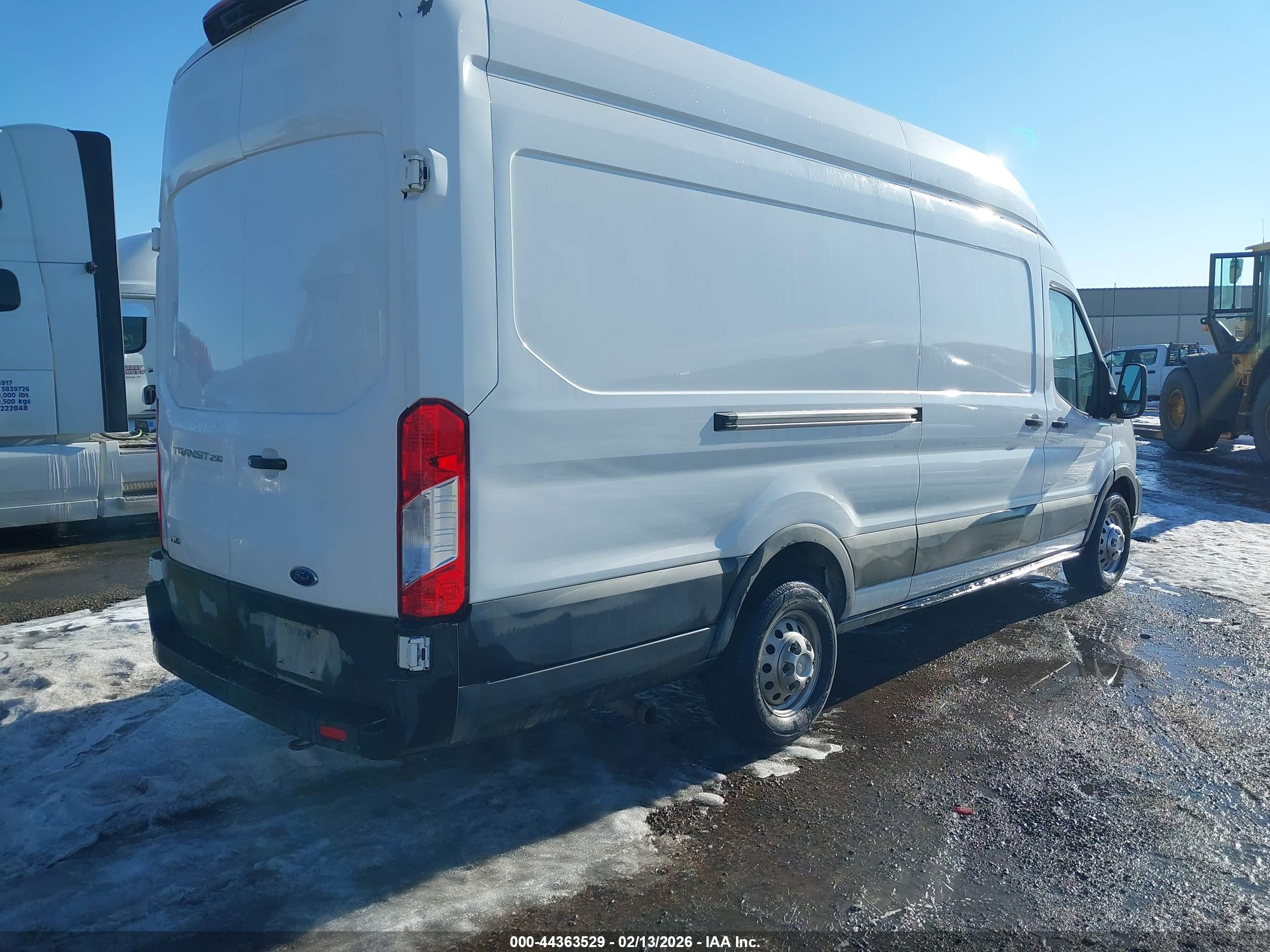 FORD TRANSIT-250 image 4