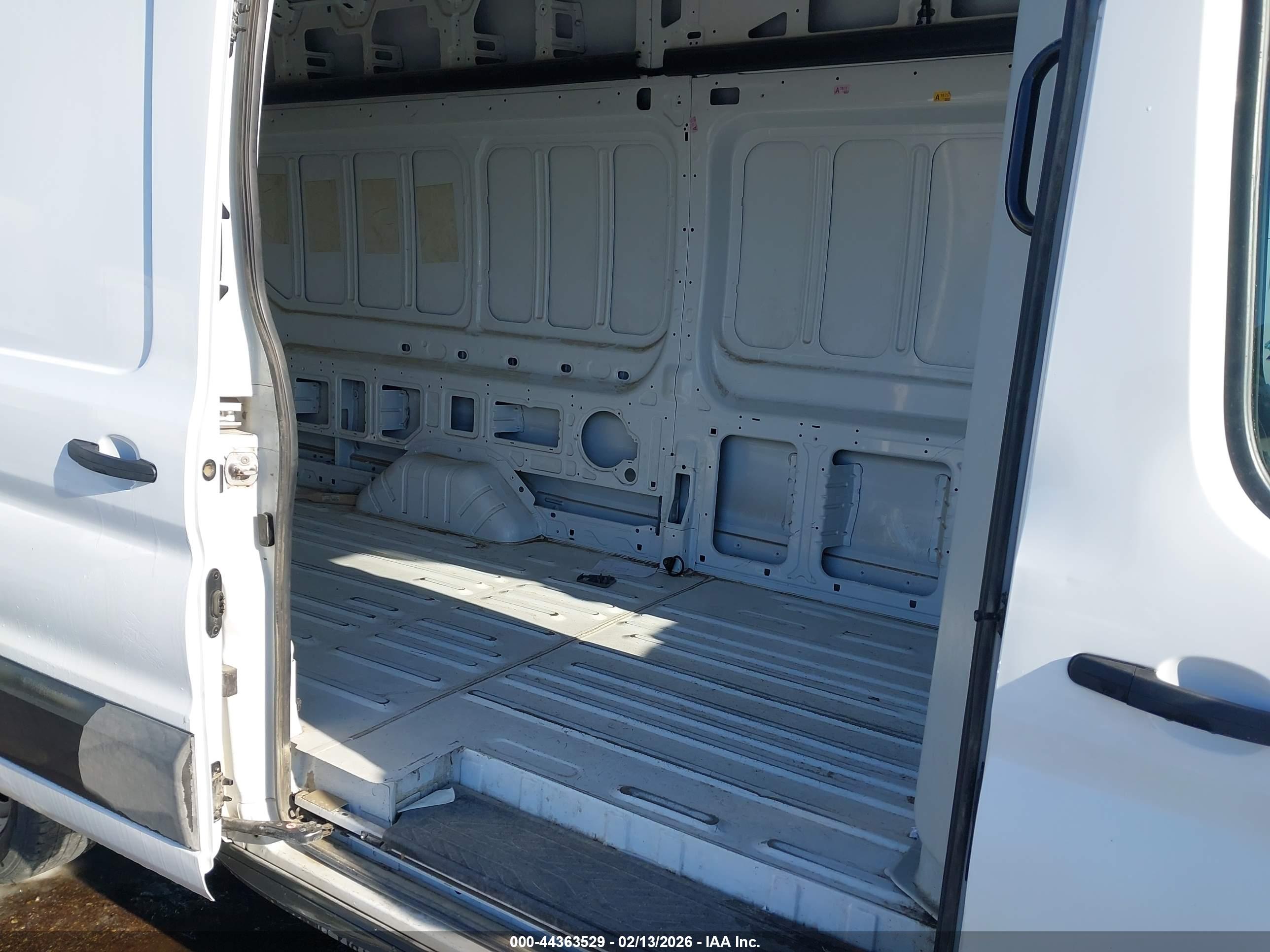 FORD TRANSIT-250 image 8
