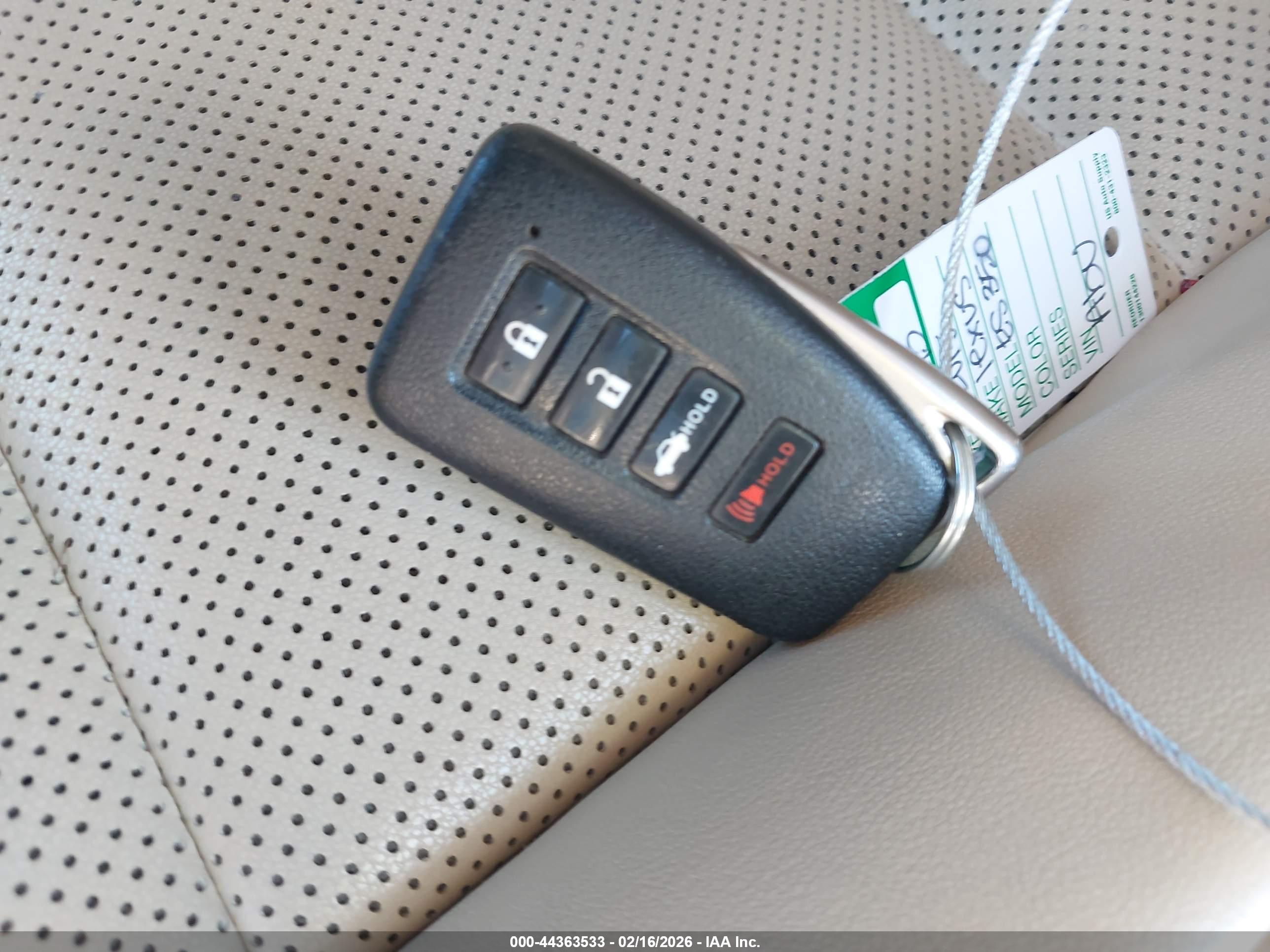 LEXUS ES image 11