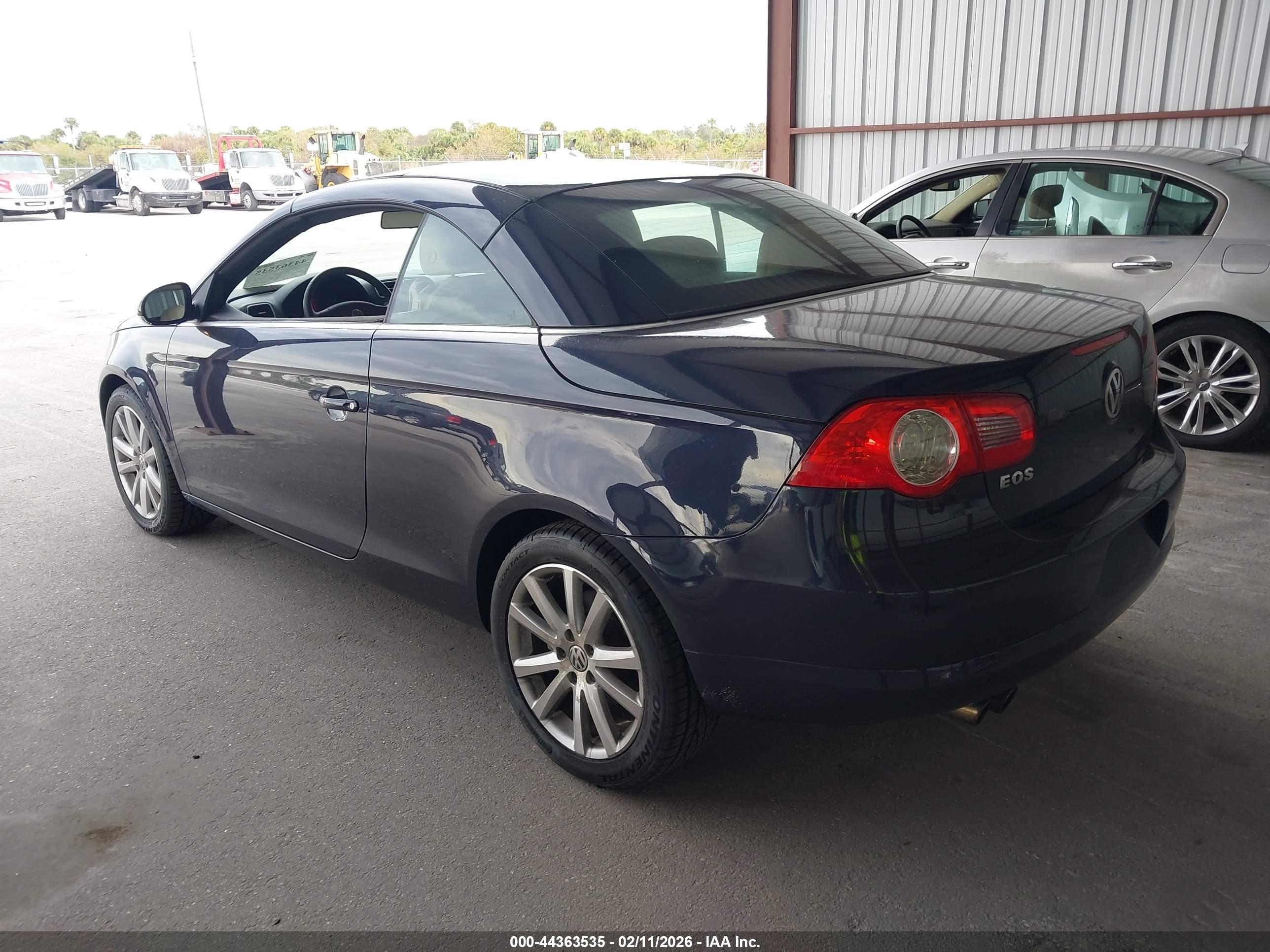 VOLKSWAGEN EOS image 3