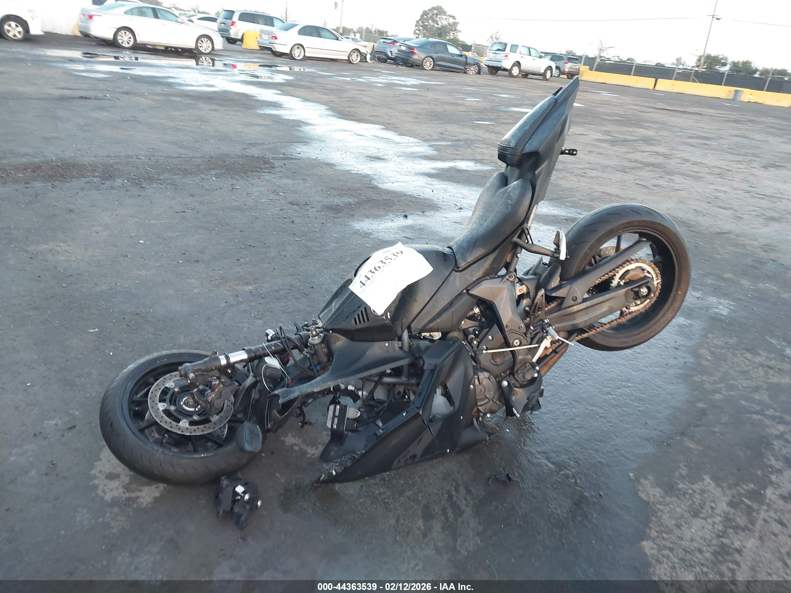 YAMAHA YZFR7 image 2