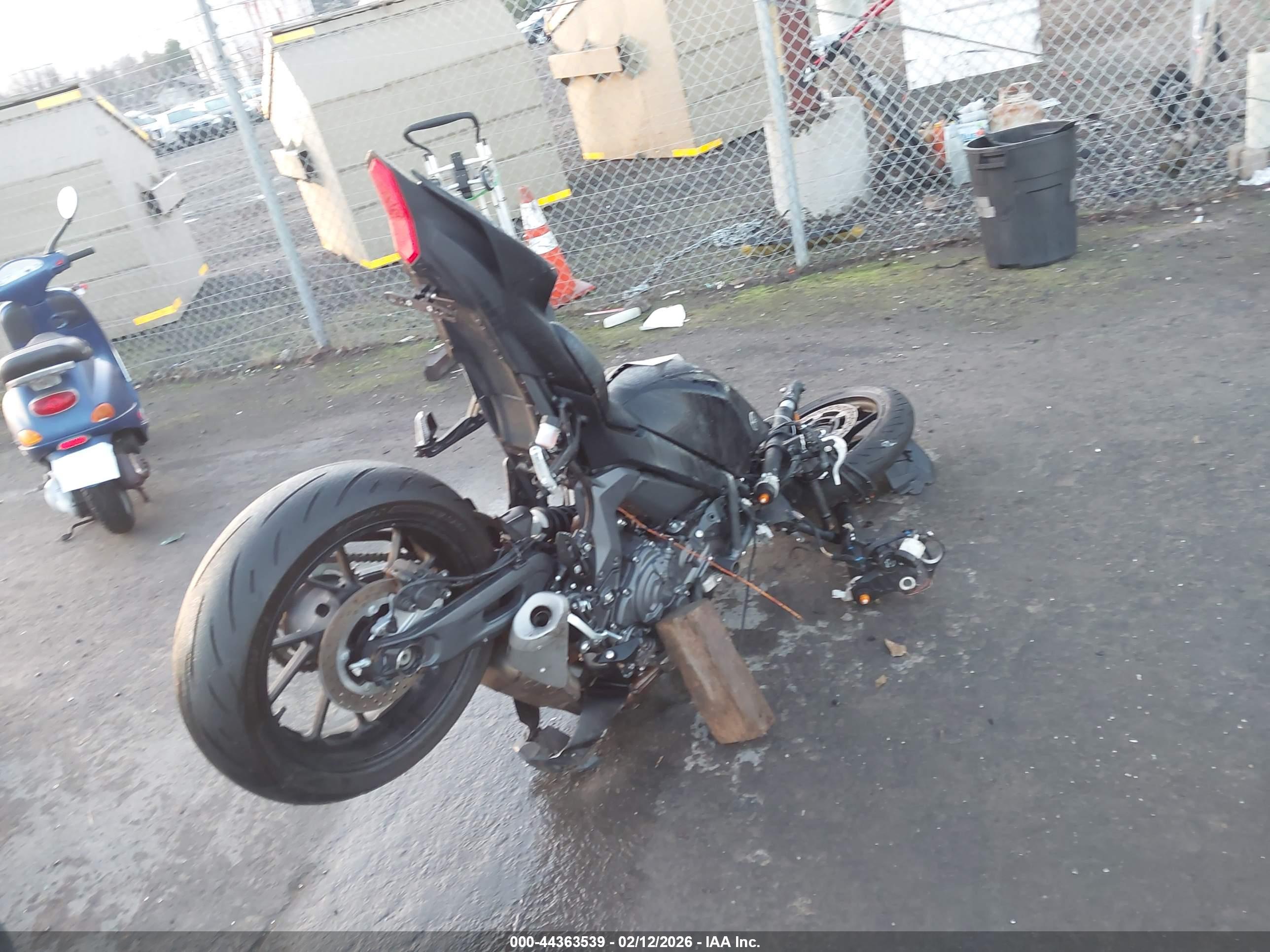 YAMAHA YZFR7 image 4