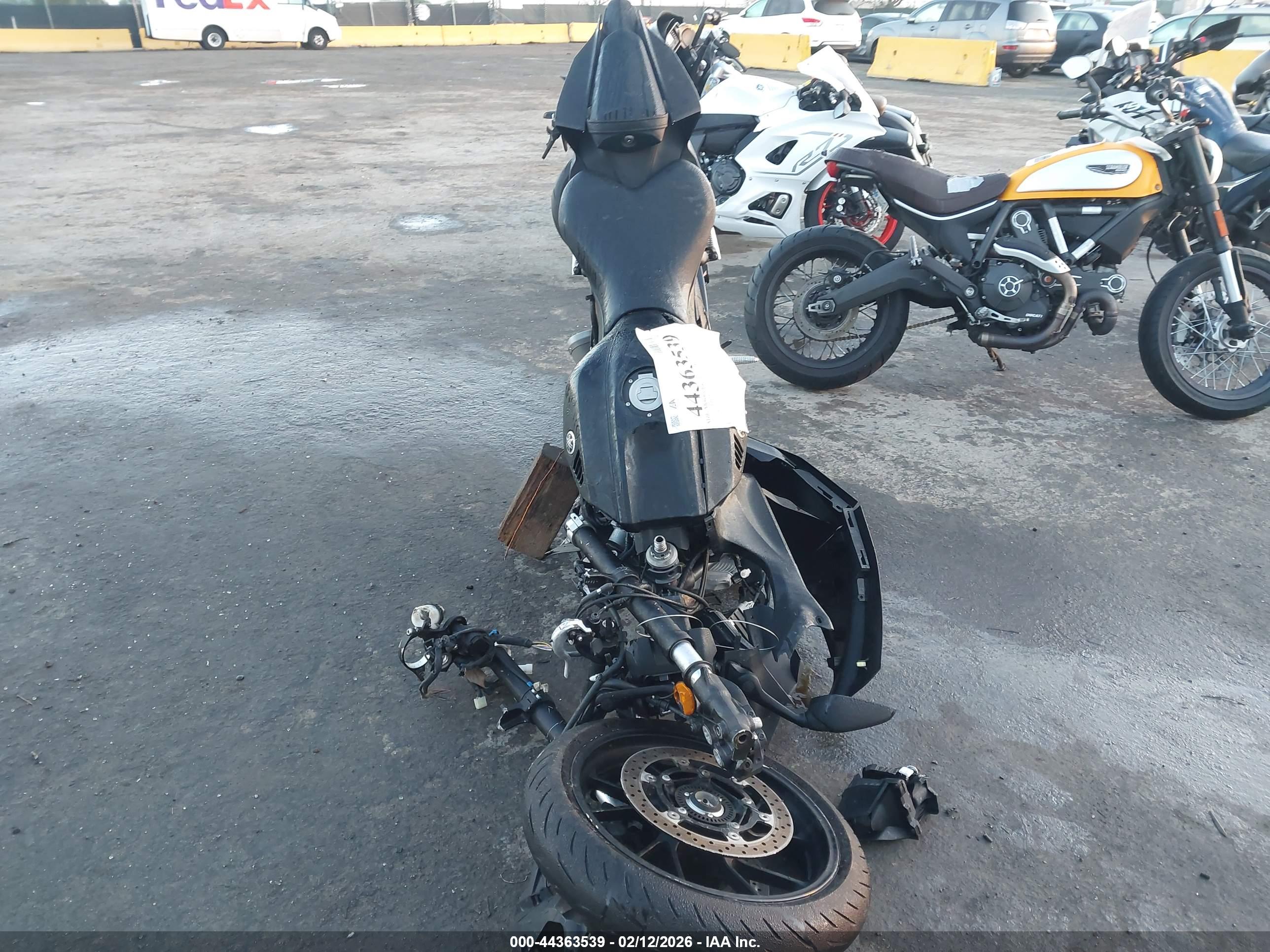 YAMAHA YZFR7 image 5