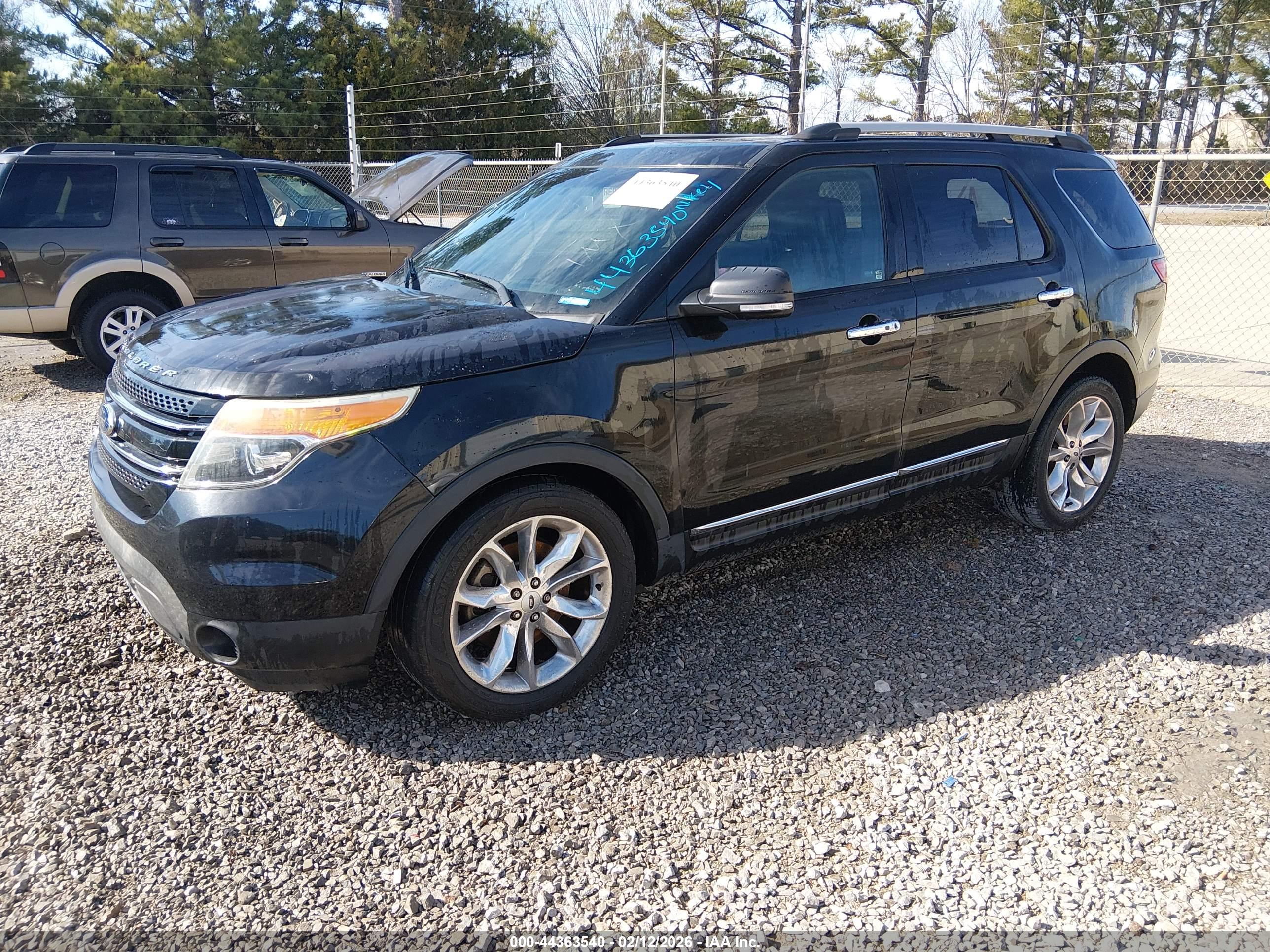 FORD EXPLORER image 2