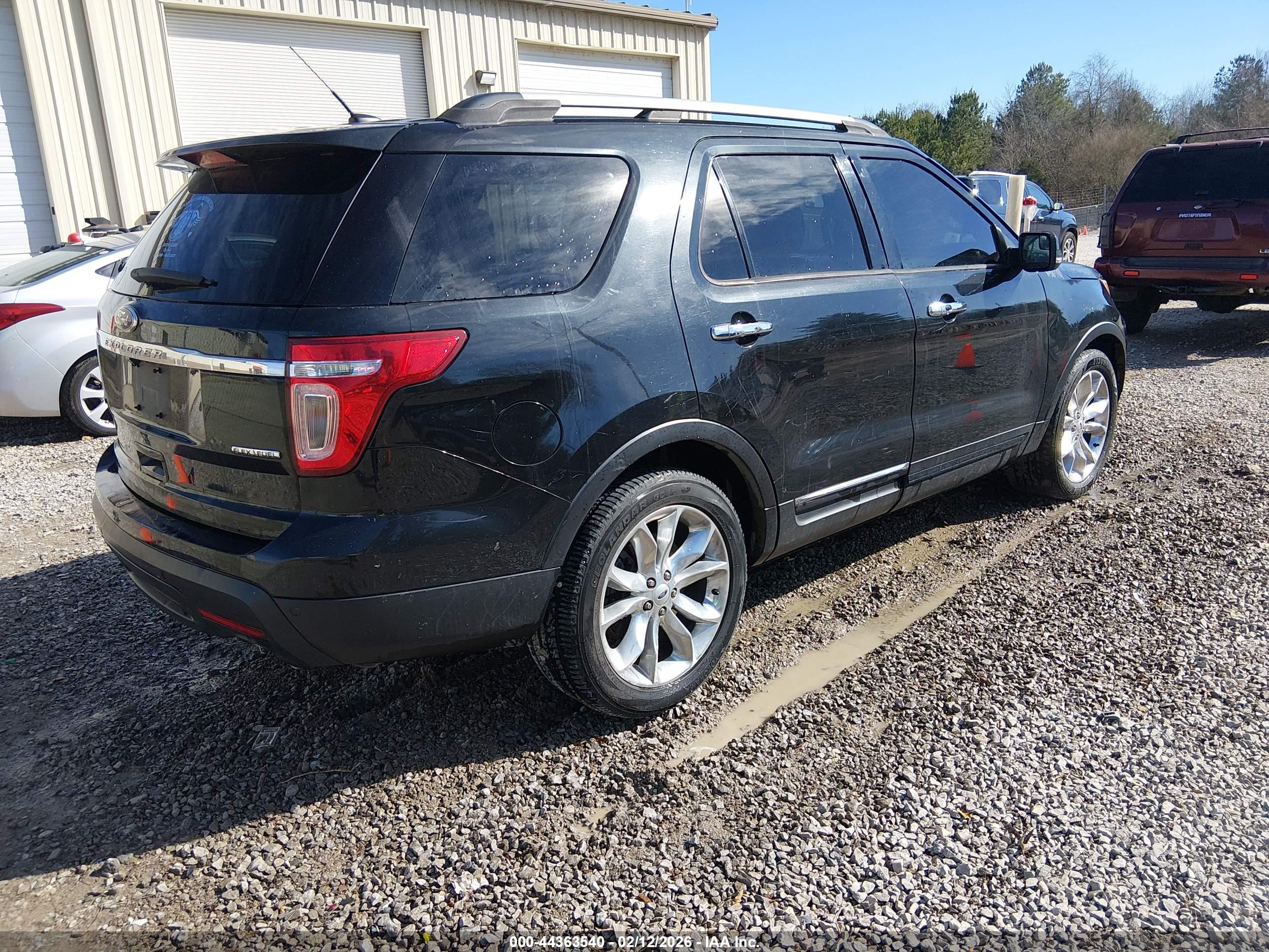 FORD EXPLORER image 4