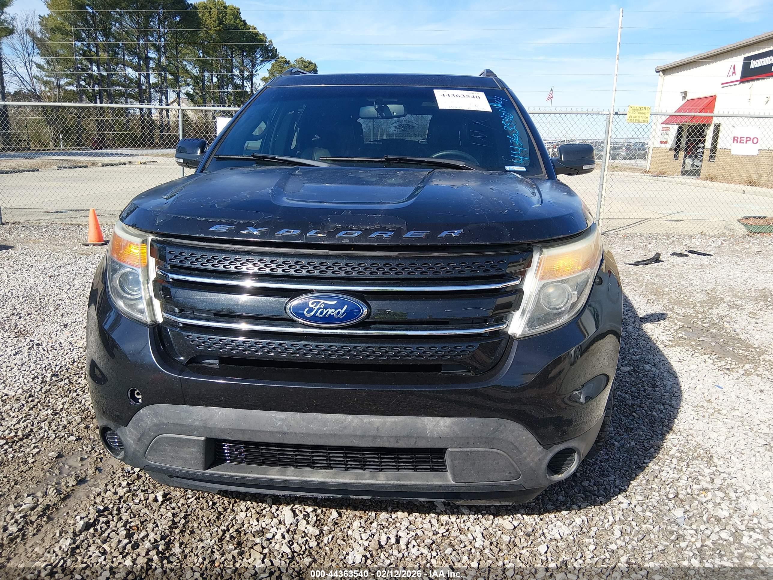 FORD EXPLORER image 6