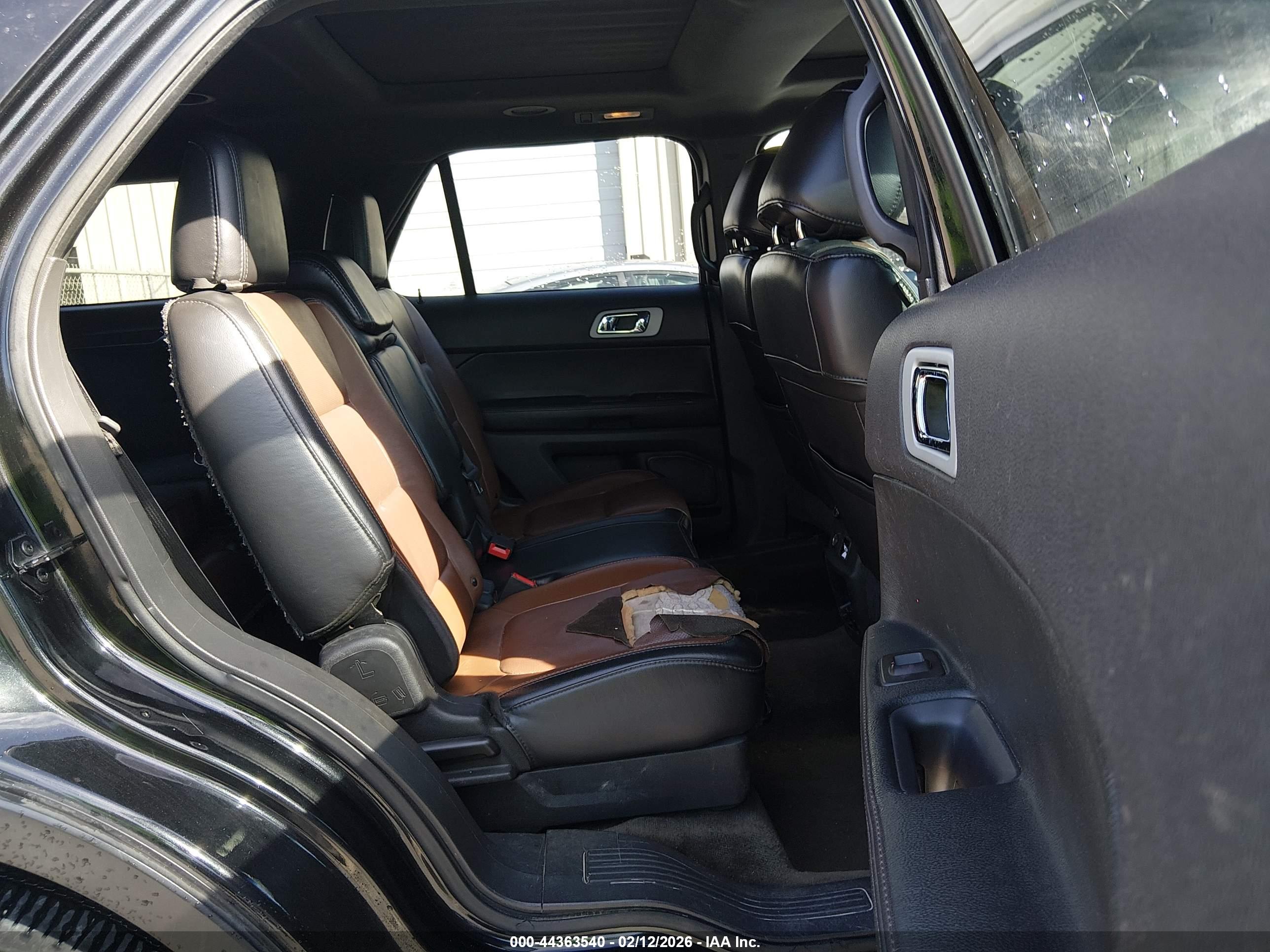 FORD EXPLORER image 8