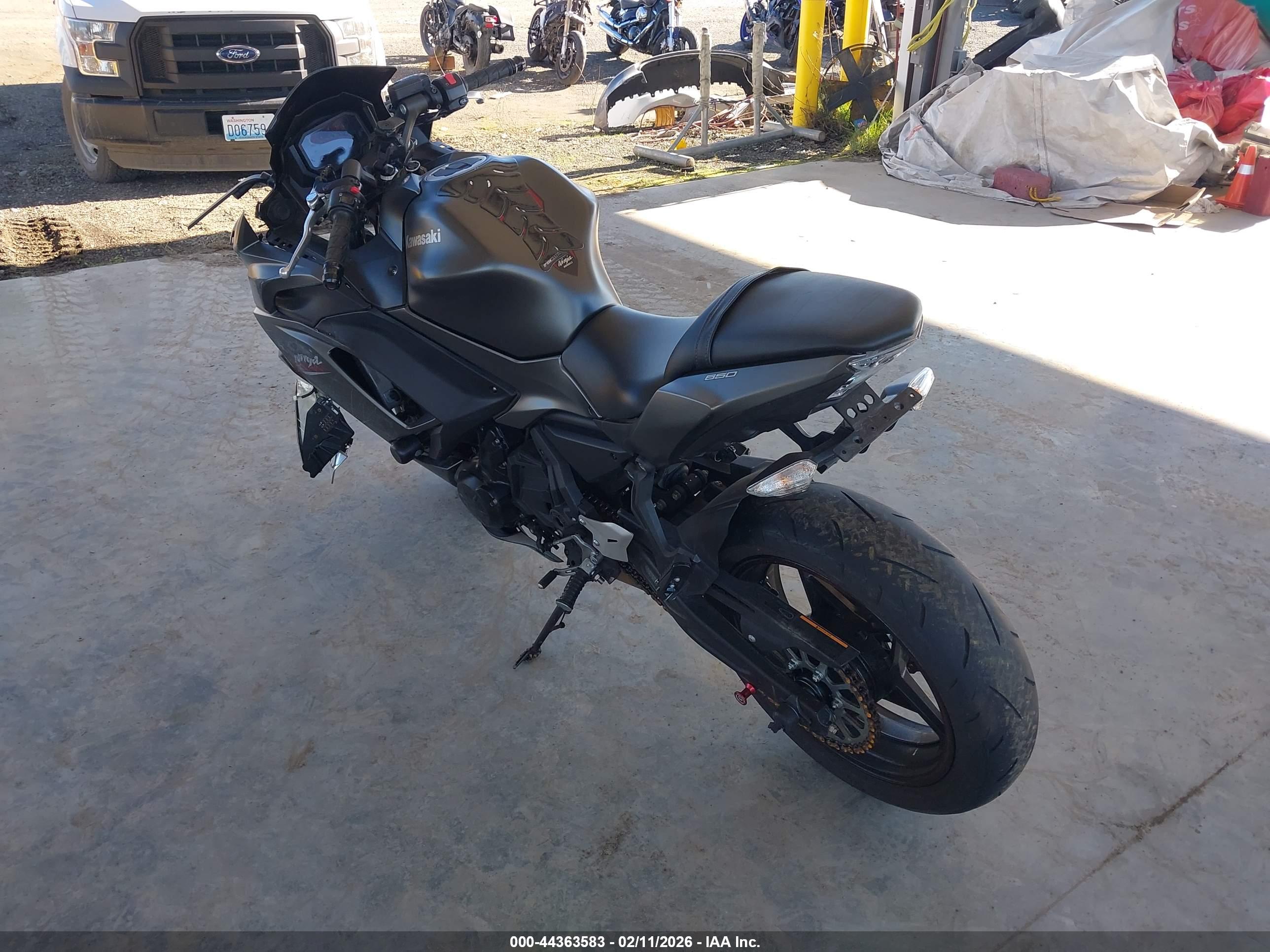 KAWASAKI EX650 image 3