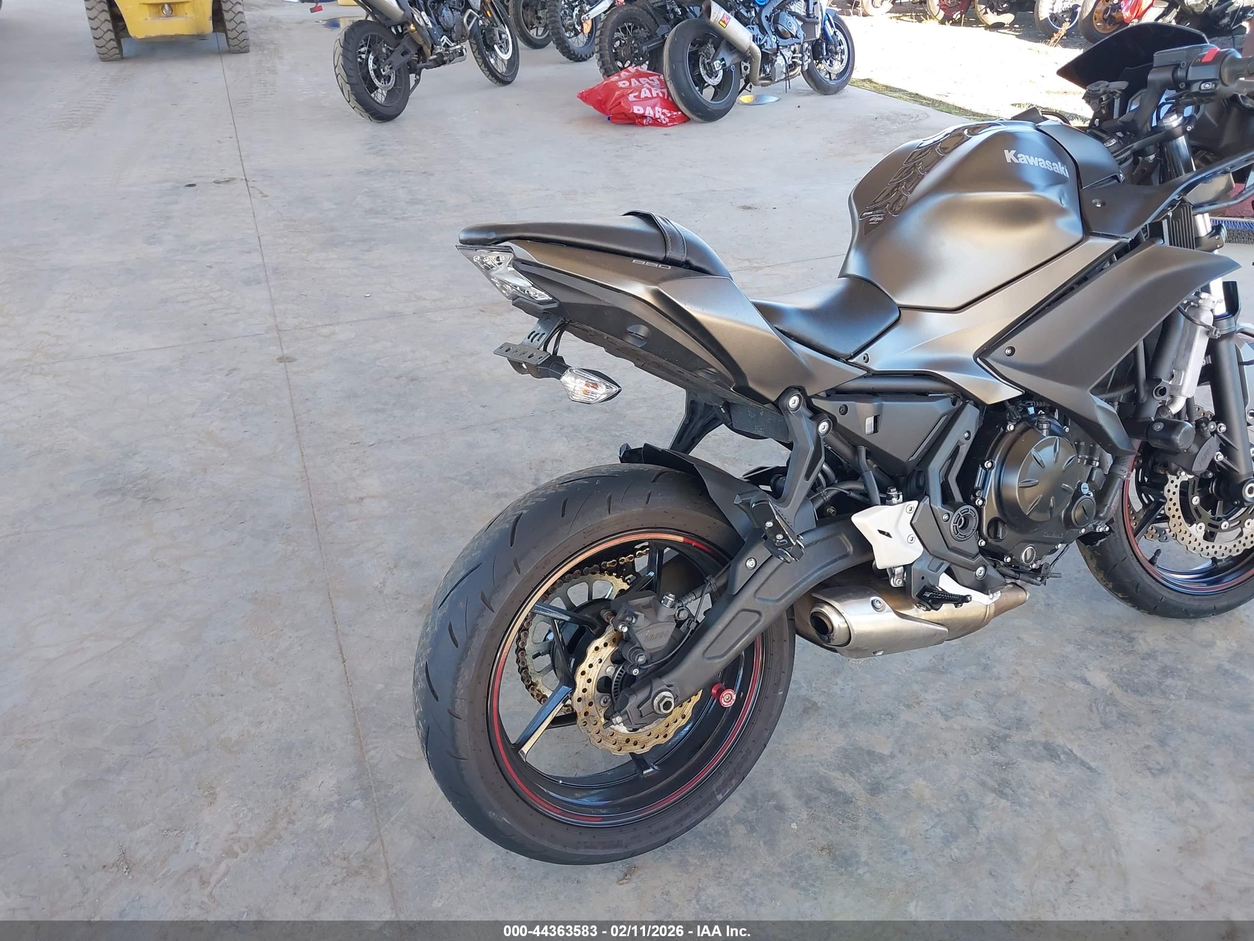 KAWASAKI EX650 image 4