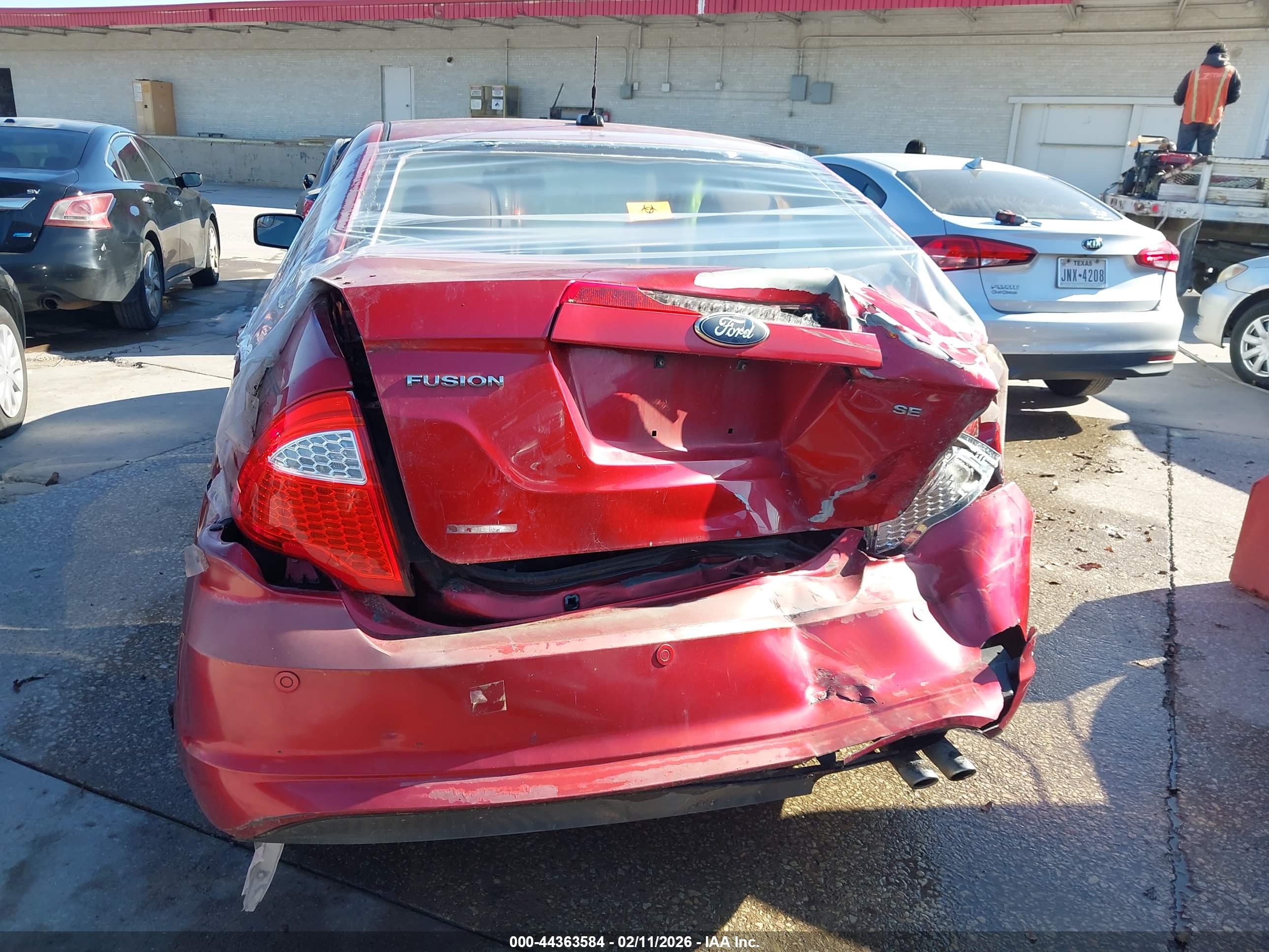 FORD FUSION image 6