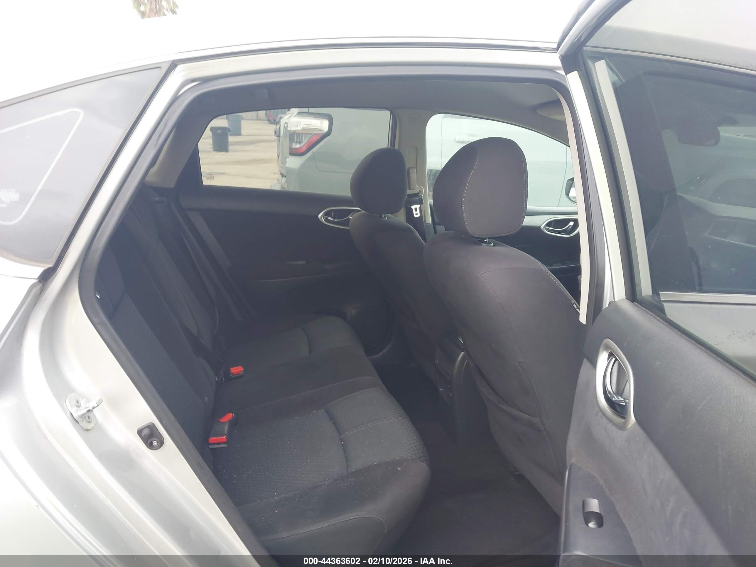 NISSAN SENTRA image 8