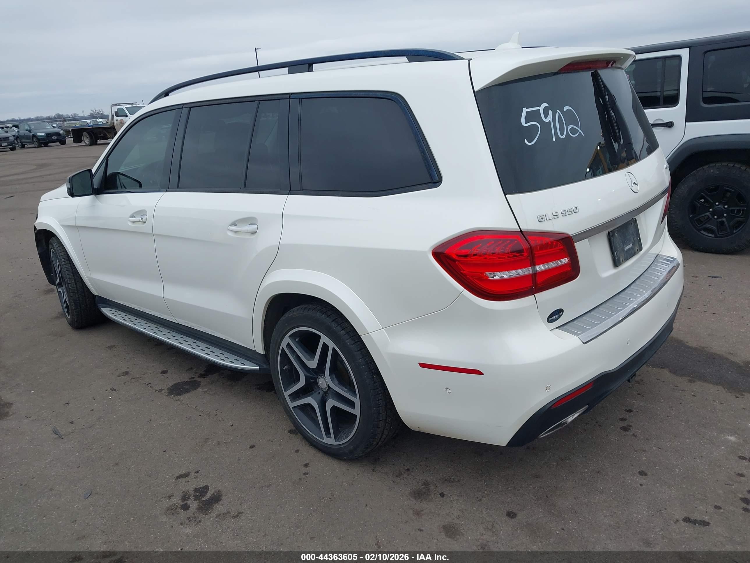 MERCEDES-BENZ GLS image 3