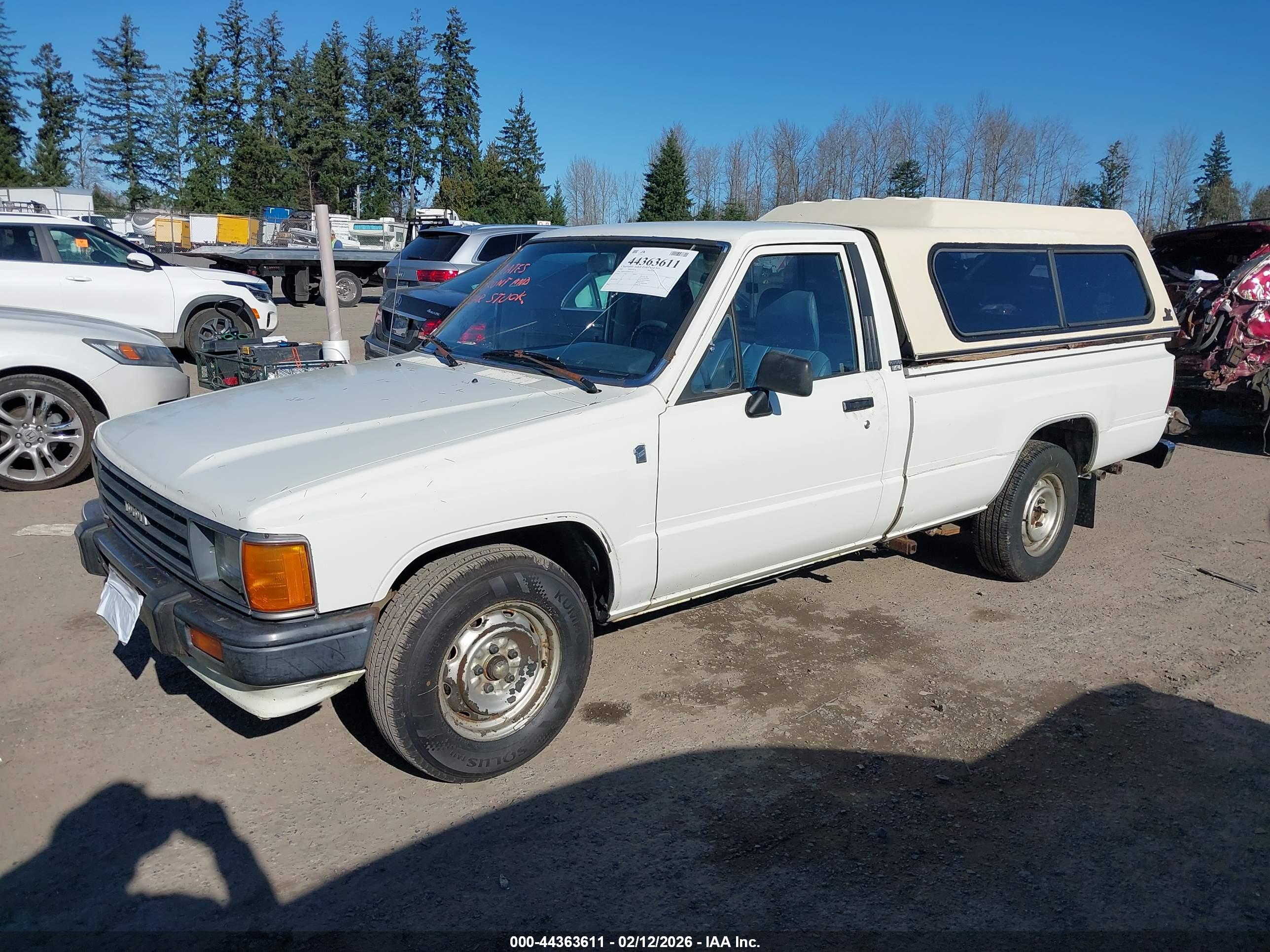 TOYOTA PICKUP image 2