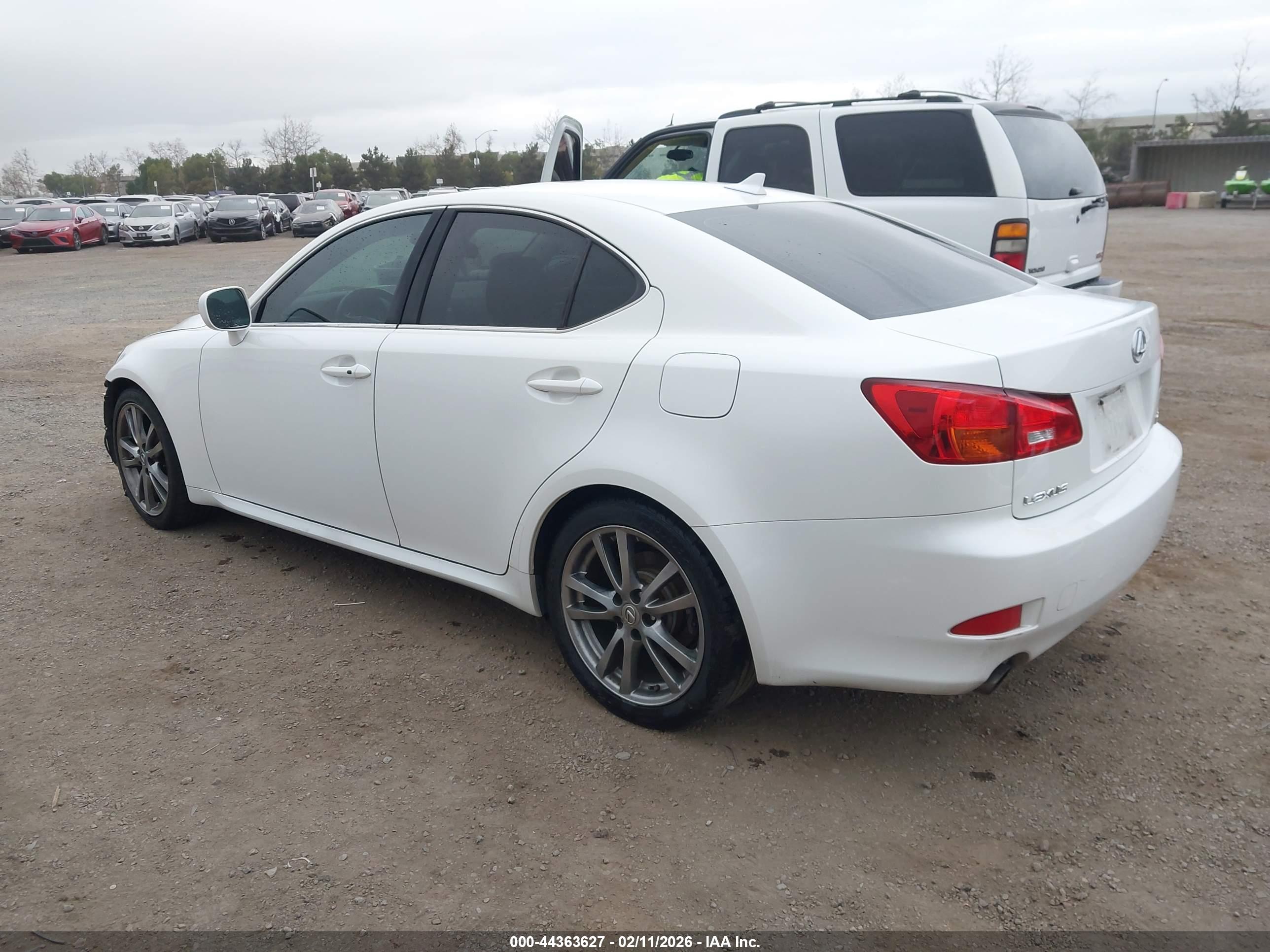 LEXUS IS image 3