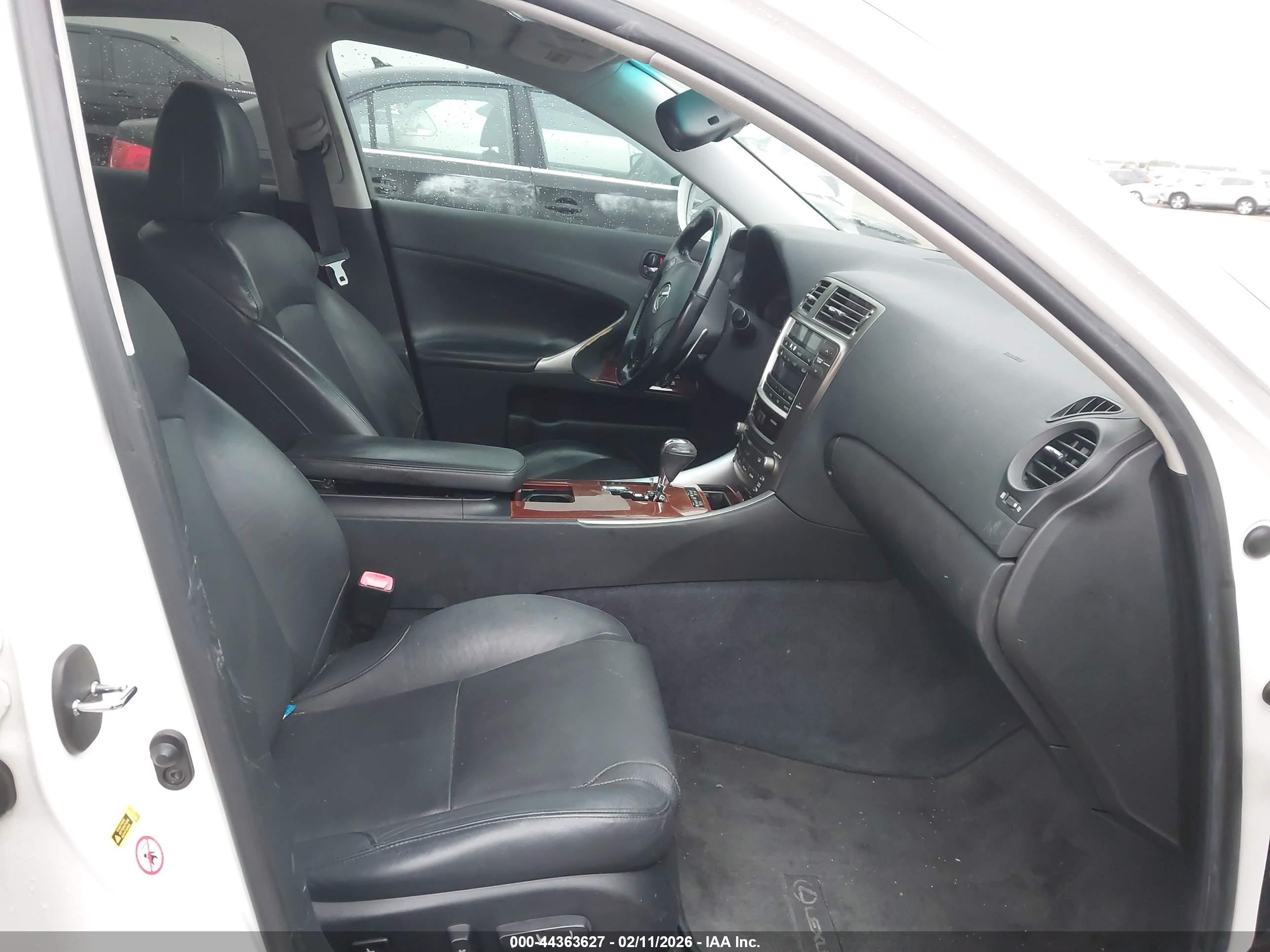 LEXUS IS image 5