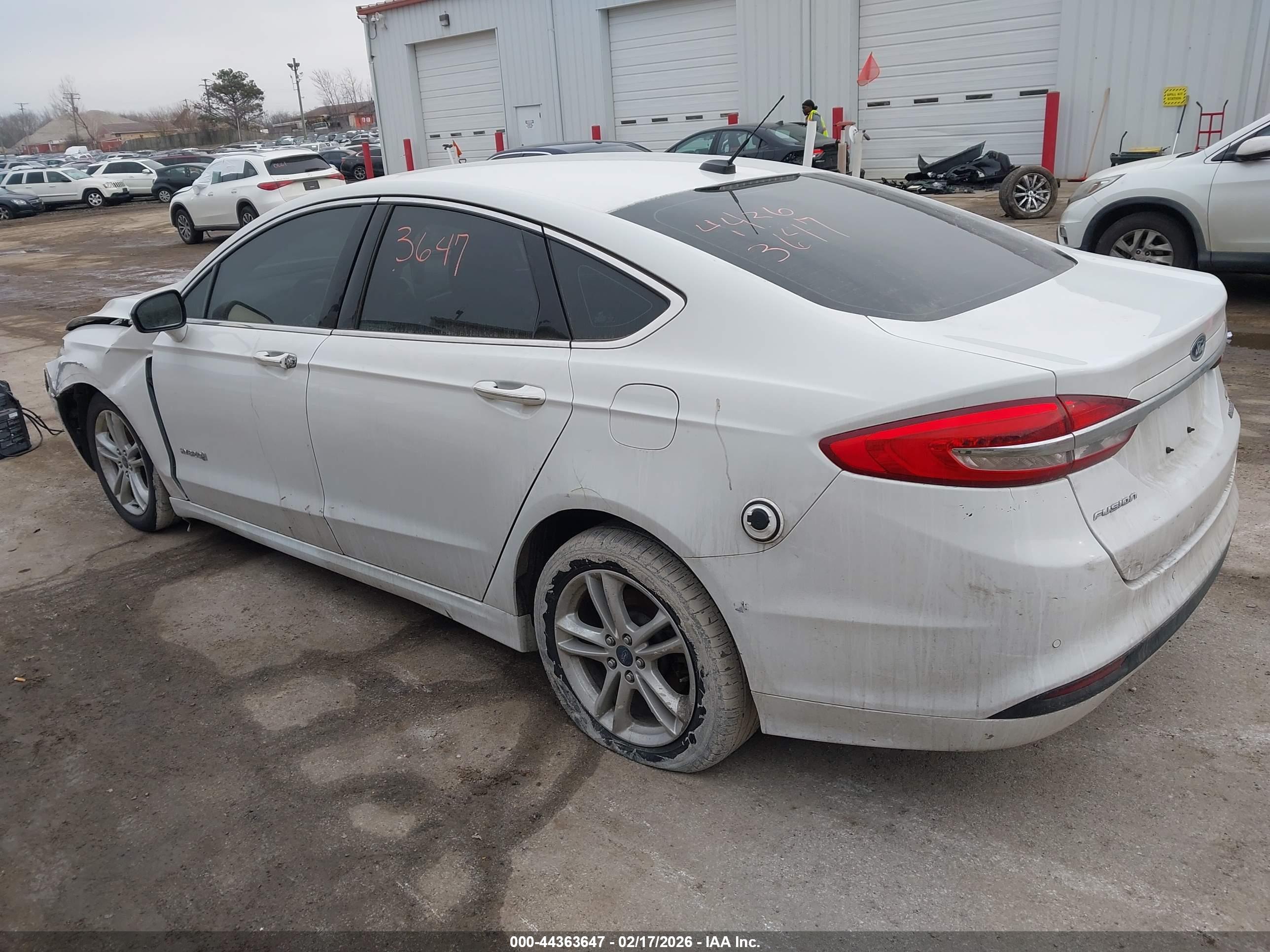 FORD FUSION image 3