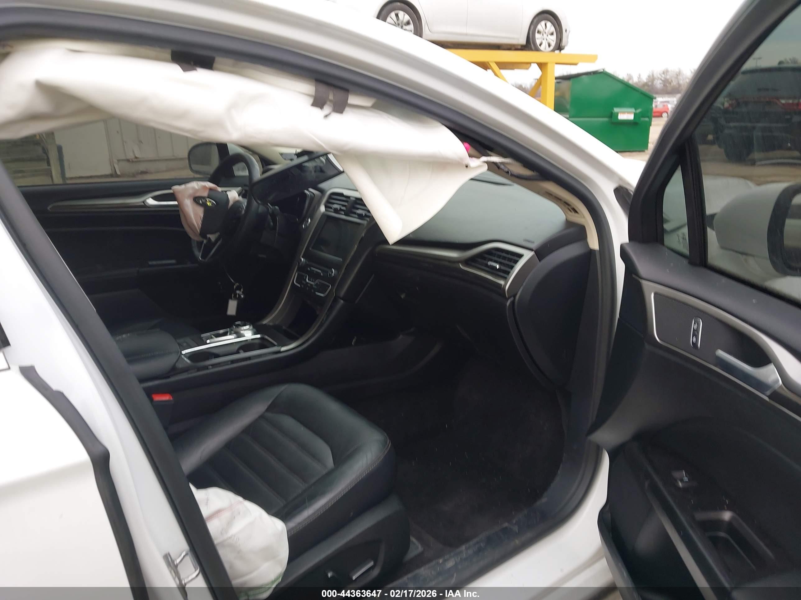 FORD FUSION image 5