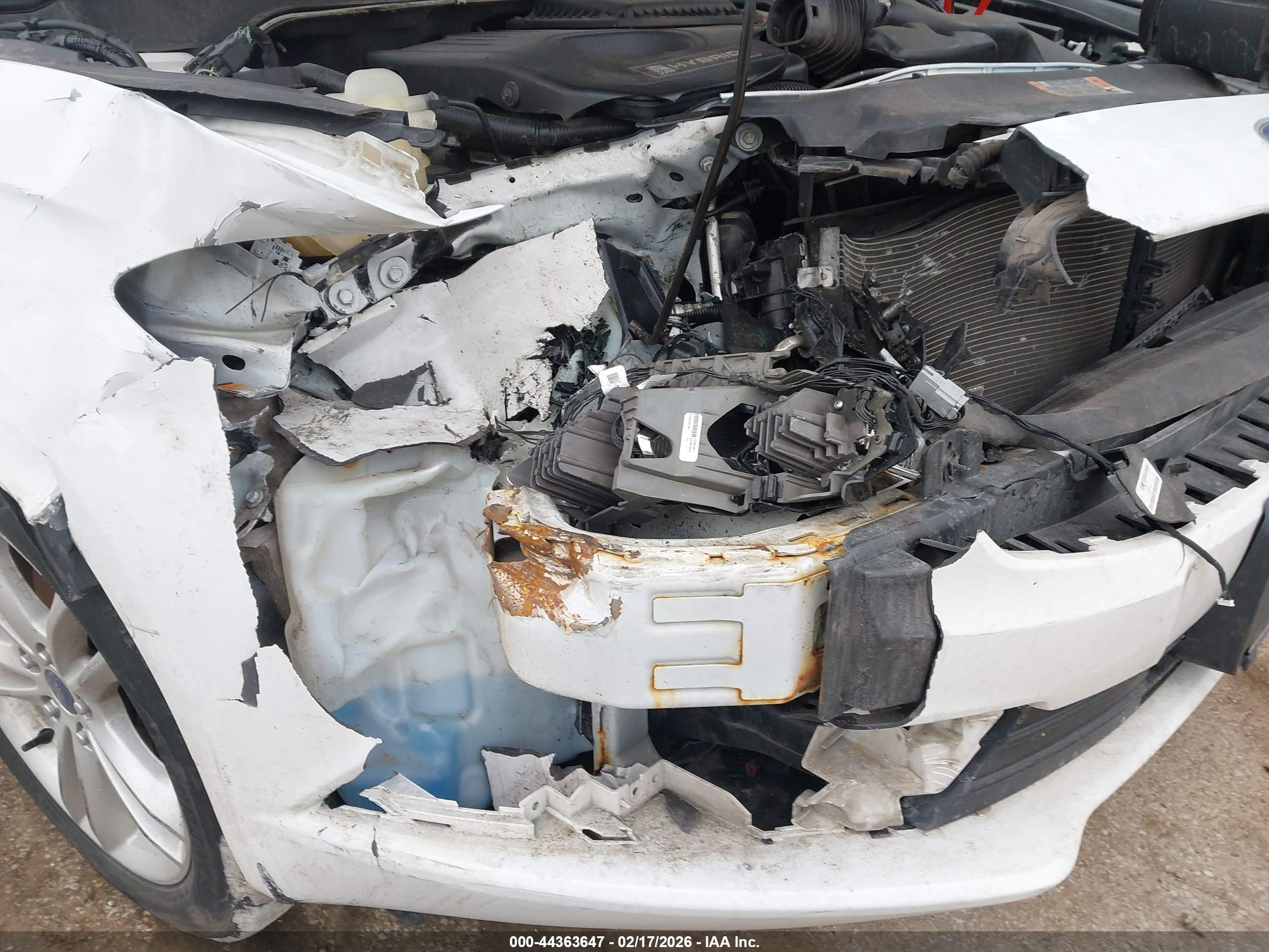 FORD FUSION image 6
