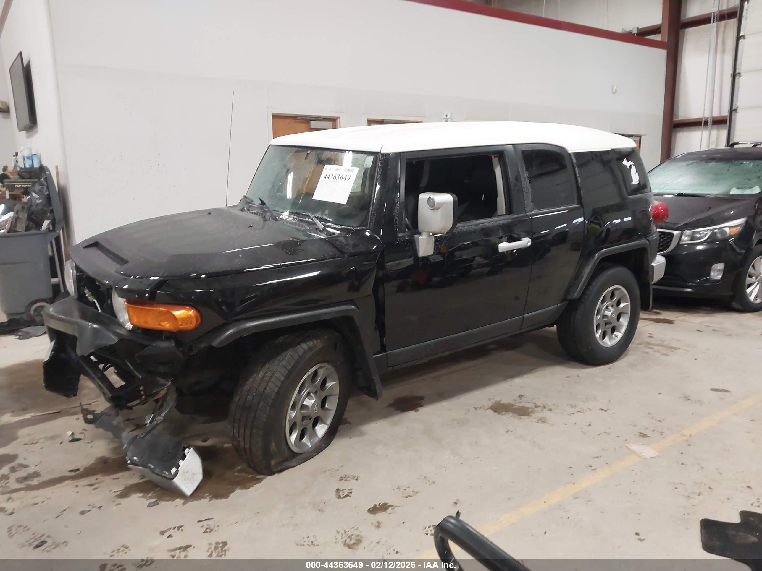TOYOTA FJ image 2