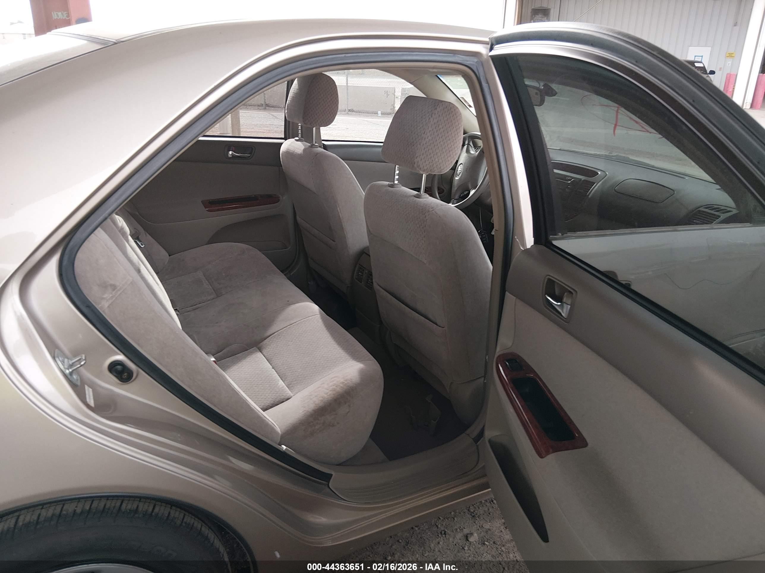 TOYOTA CAMRY image 8