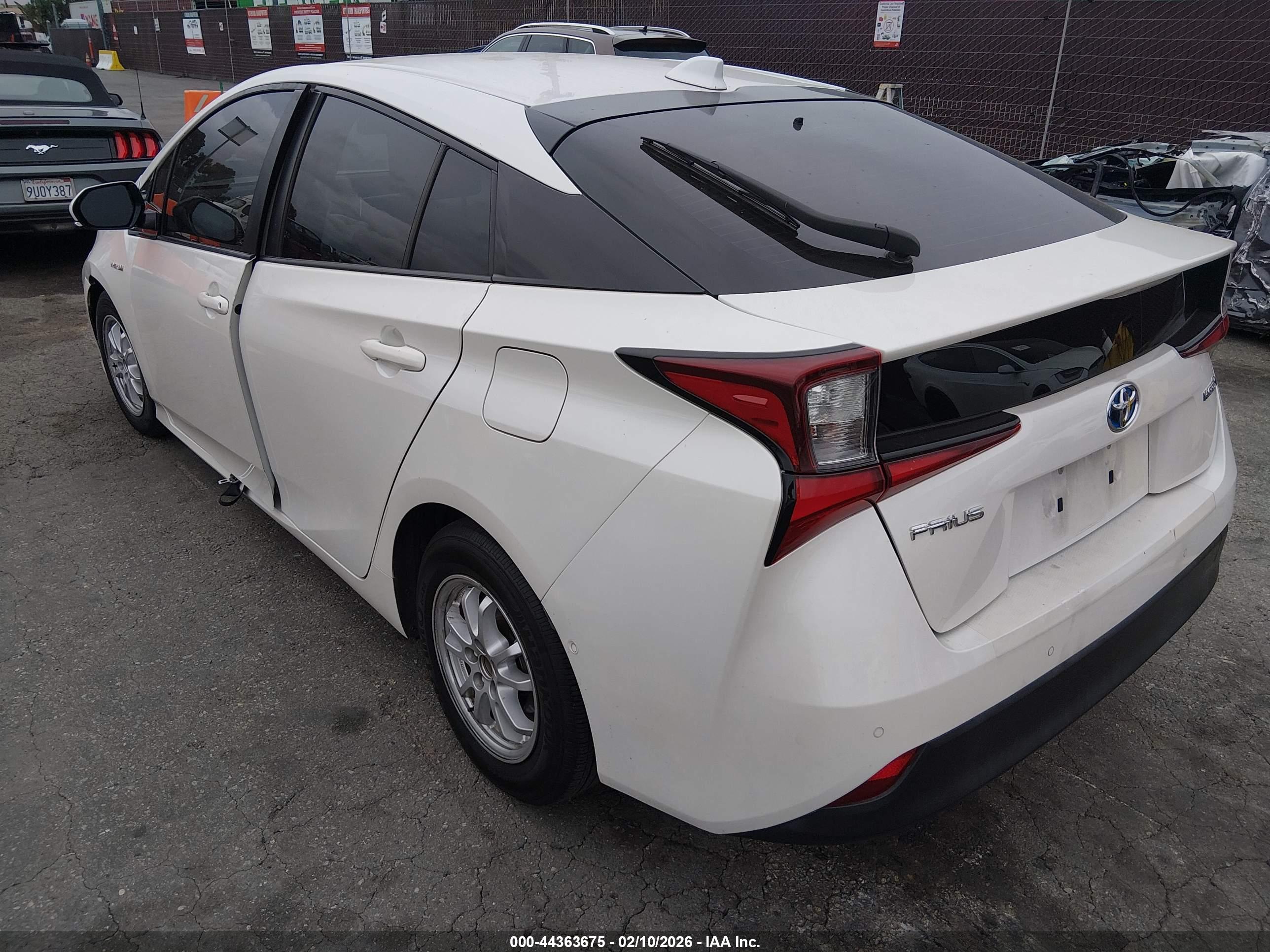 TOYOTA PRIUS image 3
