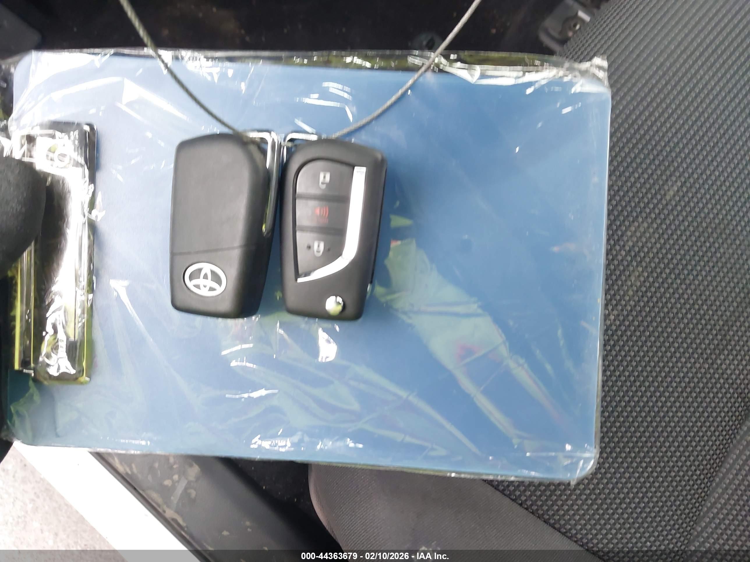 TOYOTA RAV4 image 11