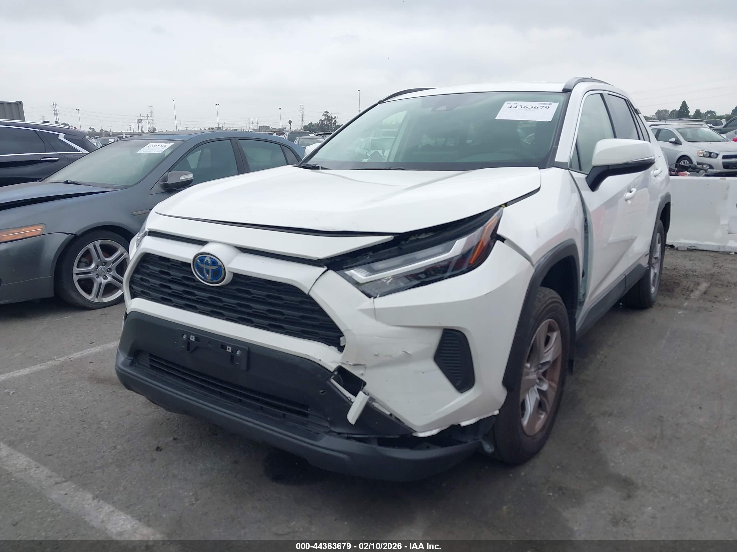 TOYOTA RAV4 image 2
