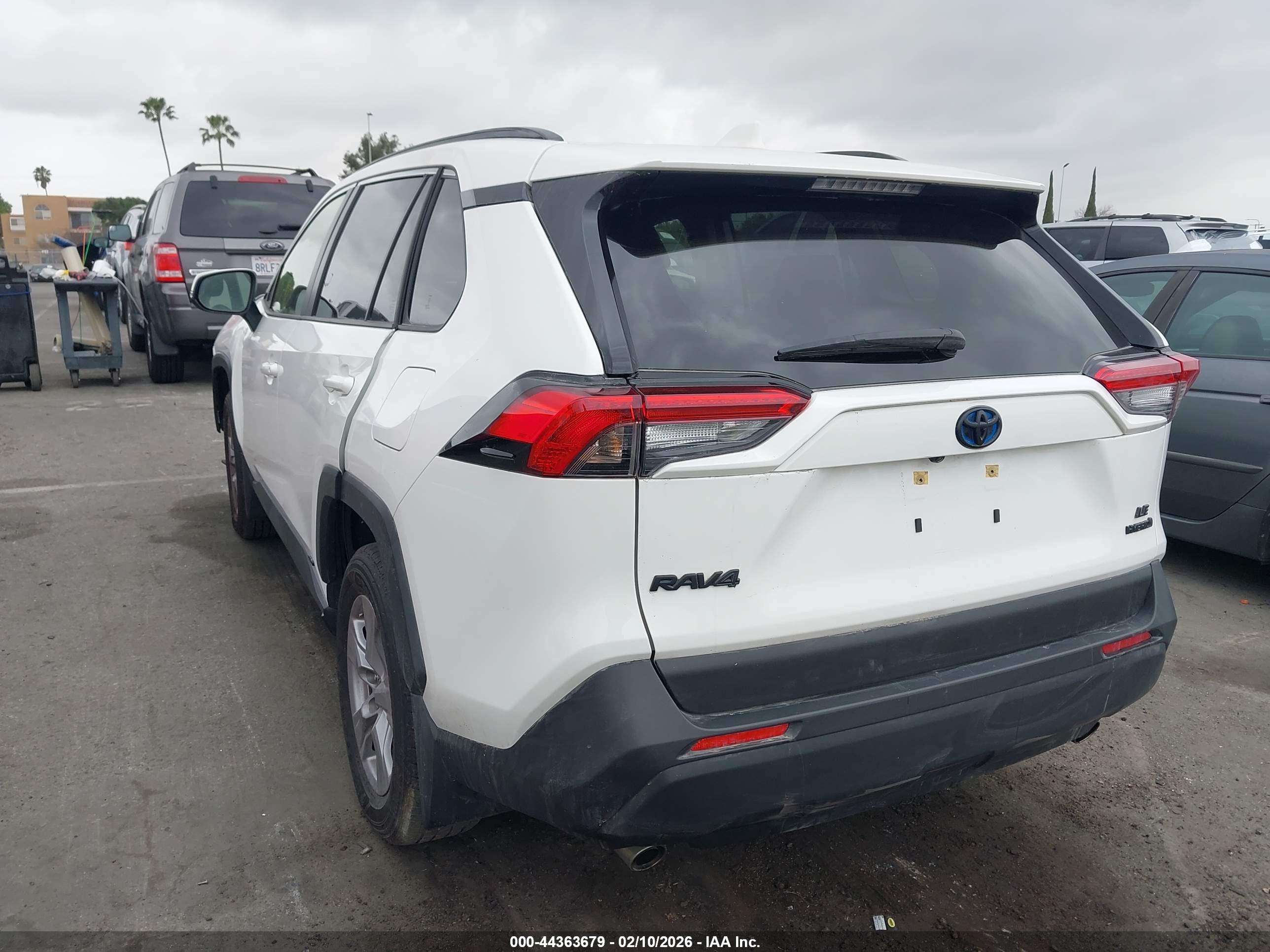 TOYOTA RAV4 image 3