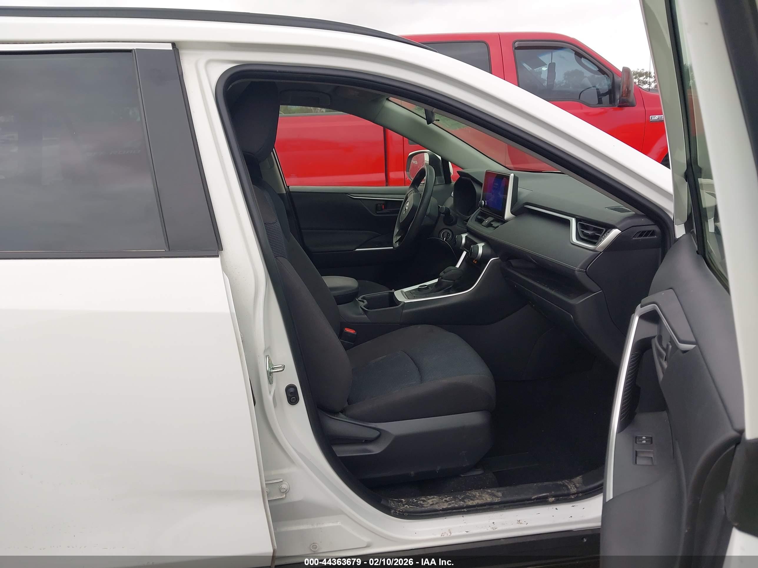 TOYOTA RAV4 image 5