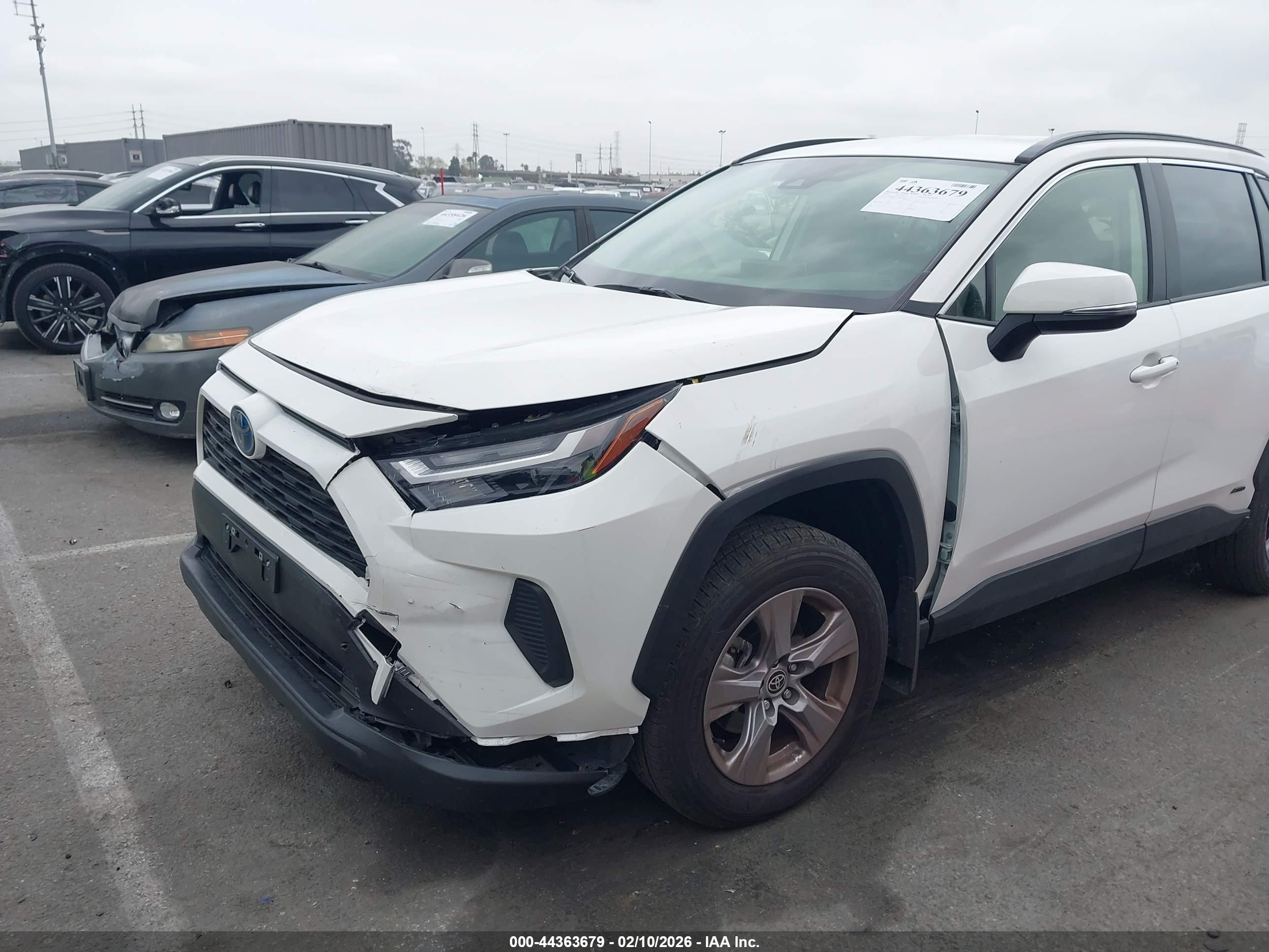 TOYOTA RAV4 image 6