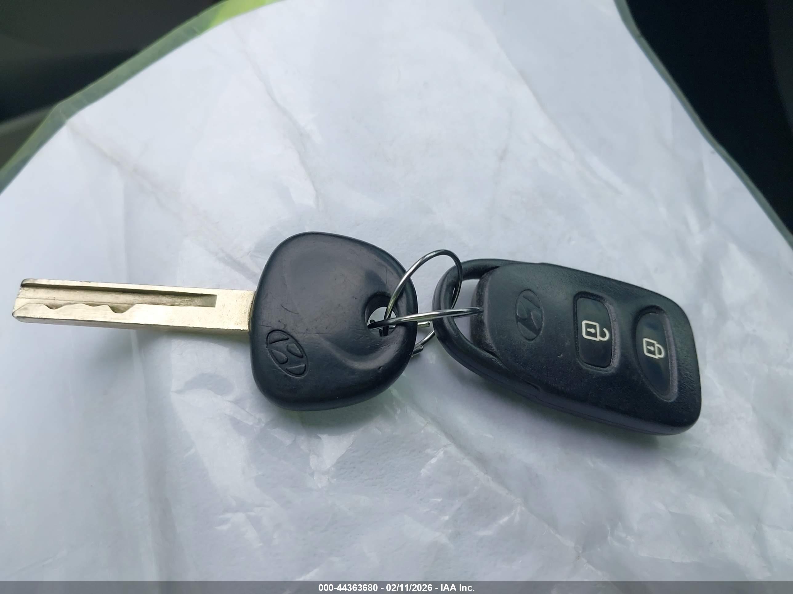 HYUNDAI ACCENT image 11