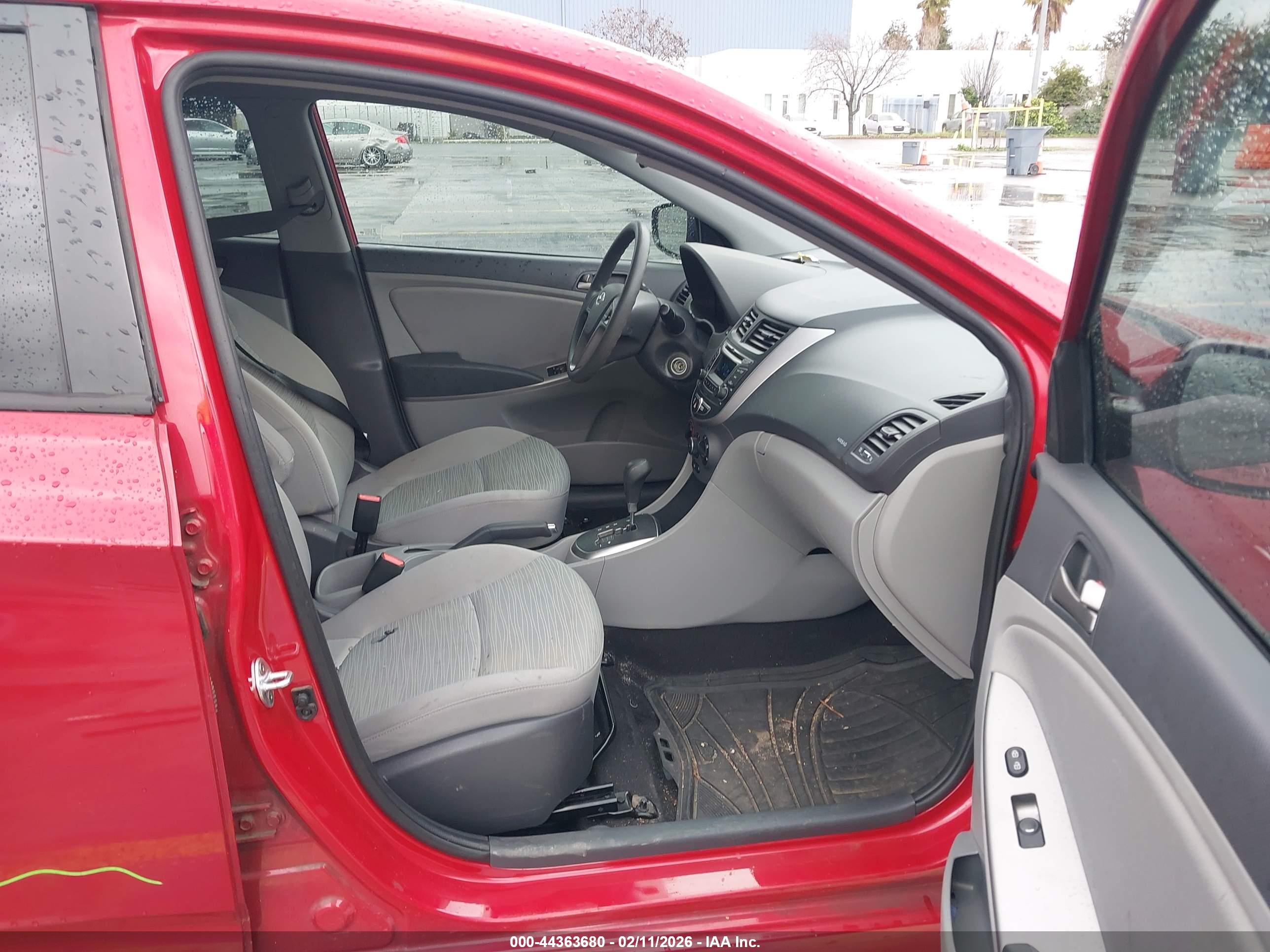 HYUNDAI ACCENT image 5