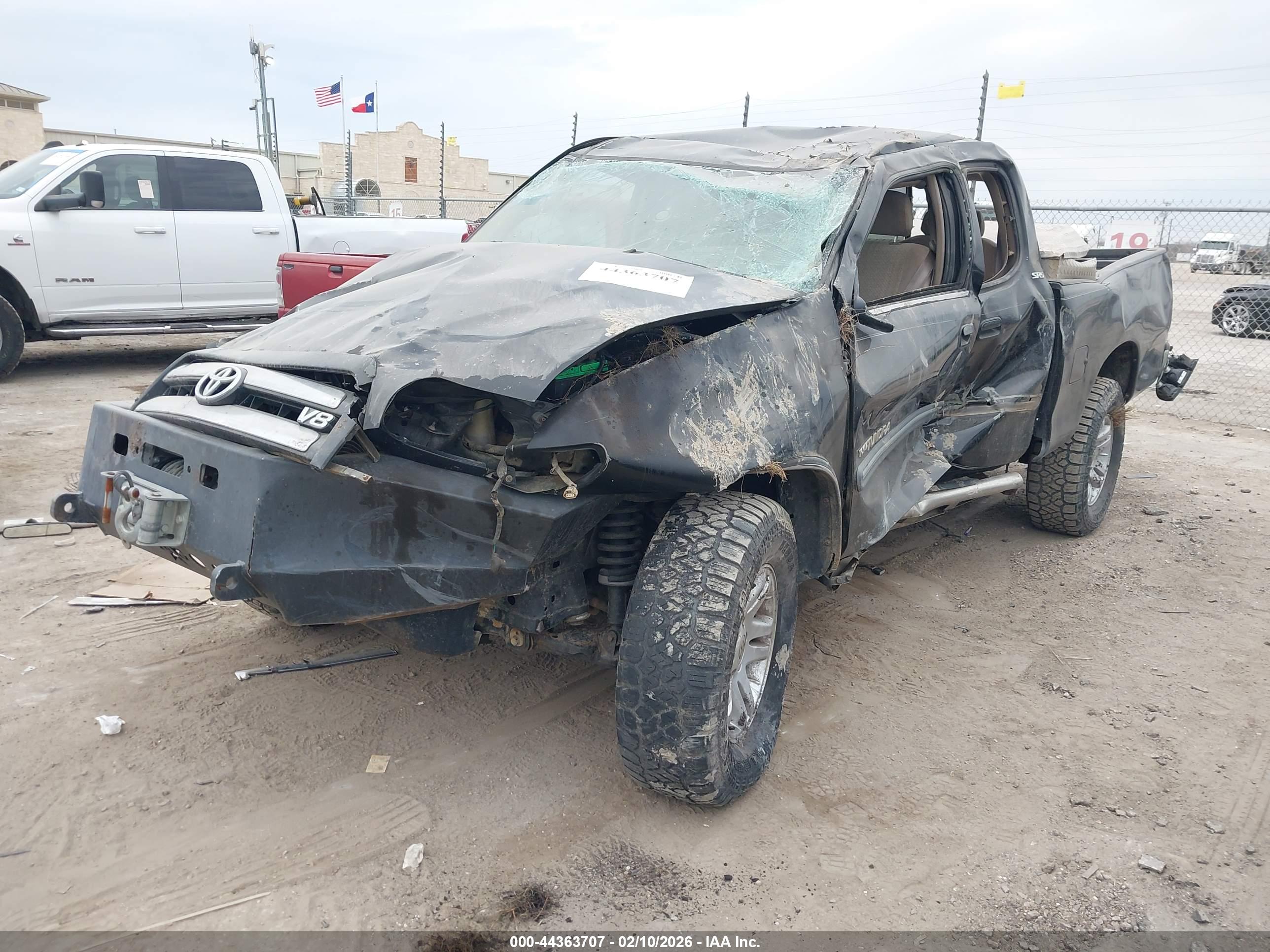 TOYOTA TUNDRA image 2