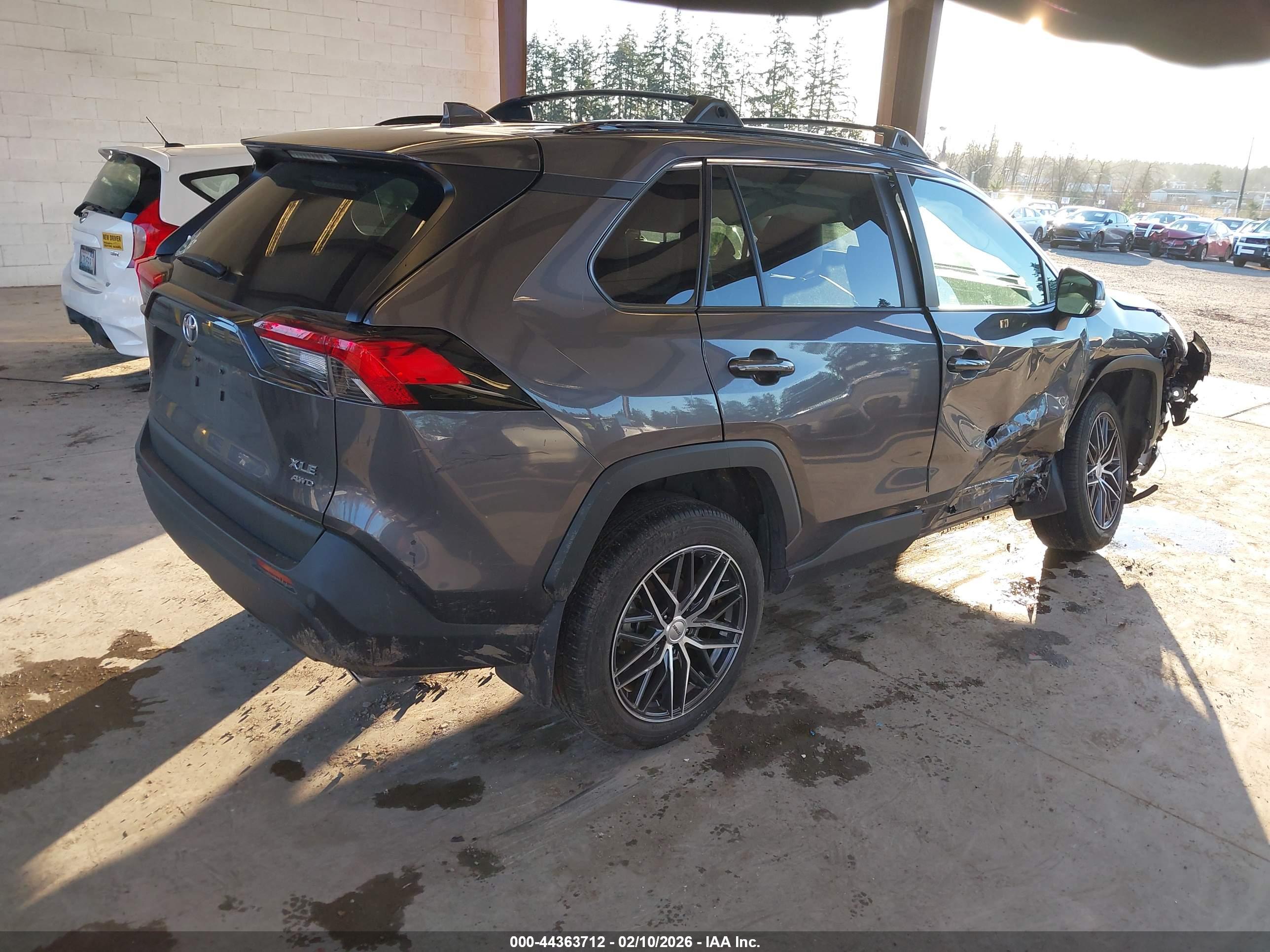 TOYOTA RAV4 image 4