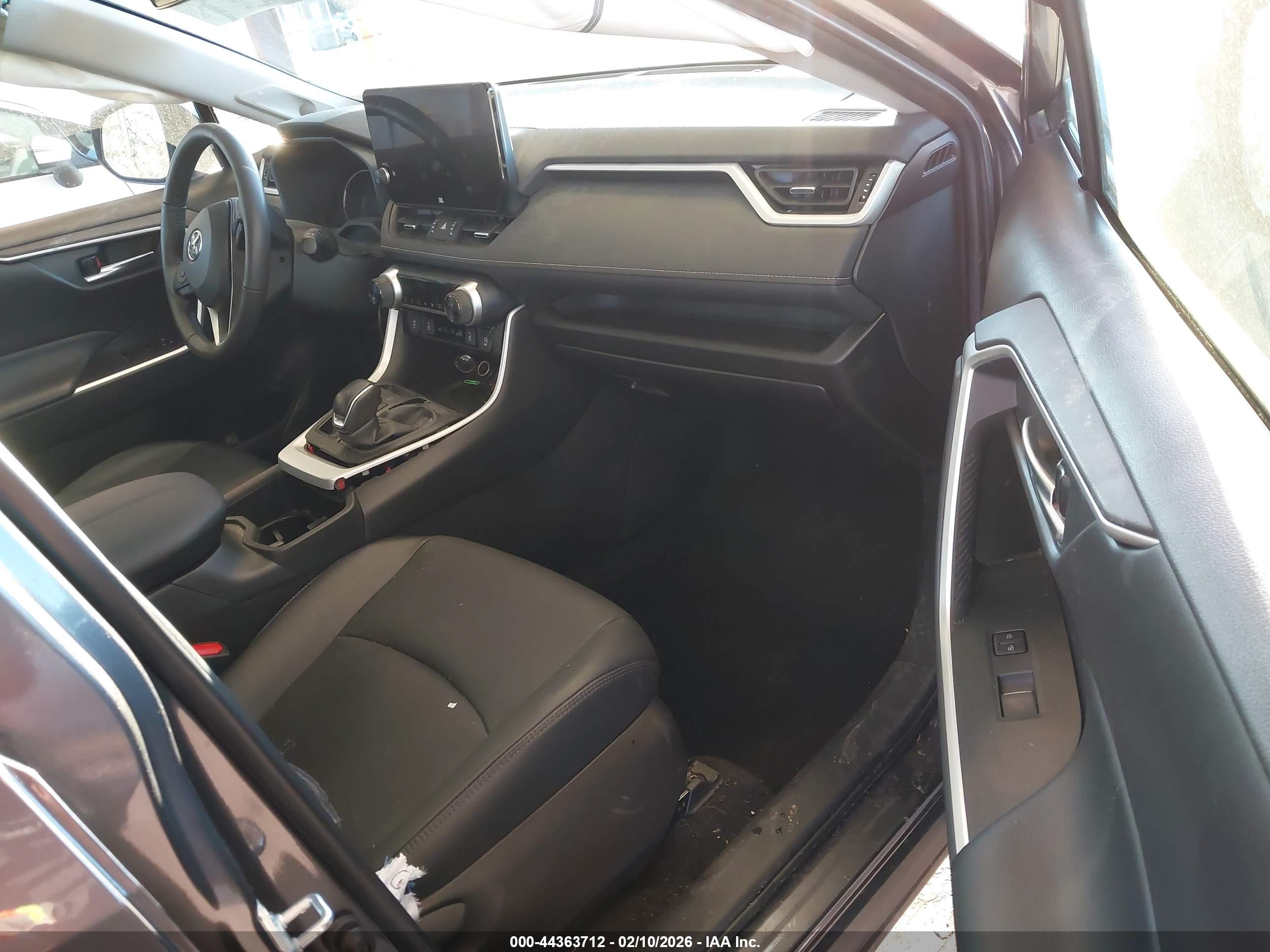 TOYOTA RAV4 image 5