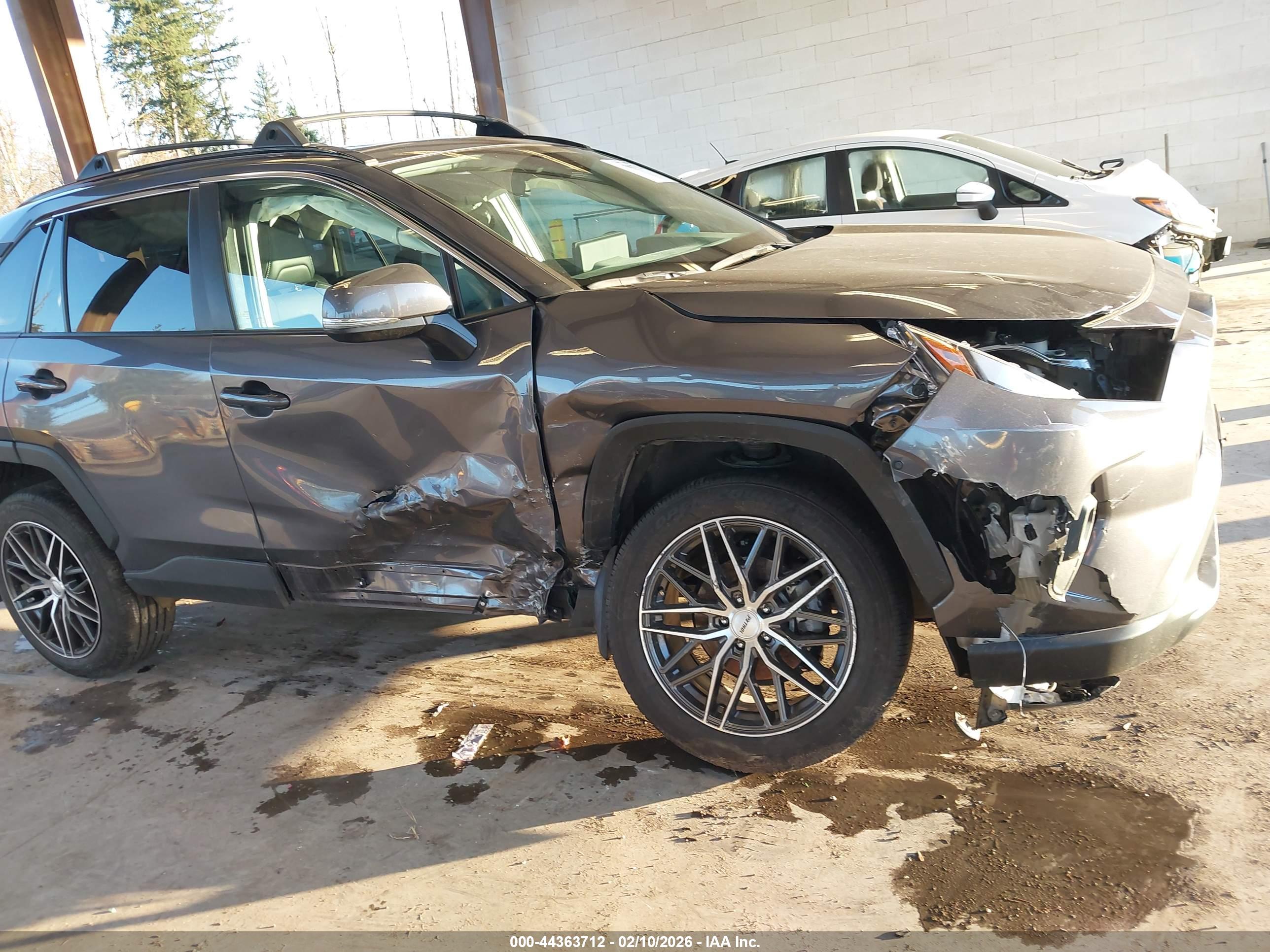 TOYOTA RAV4 image 6