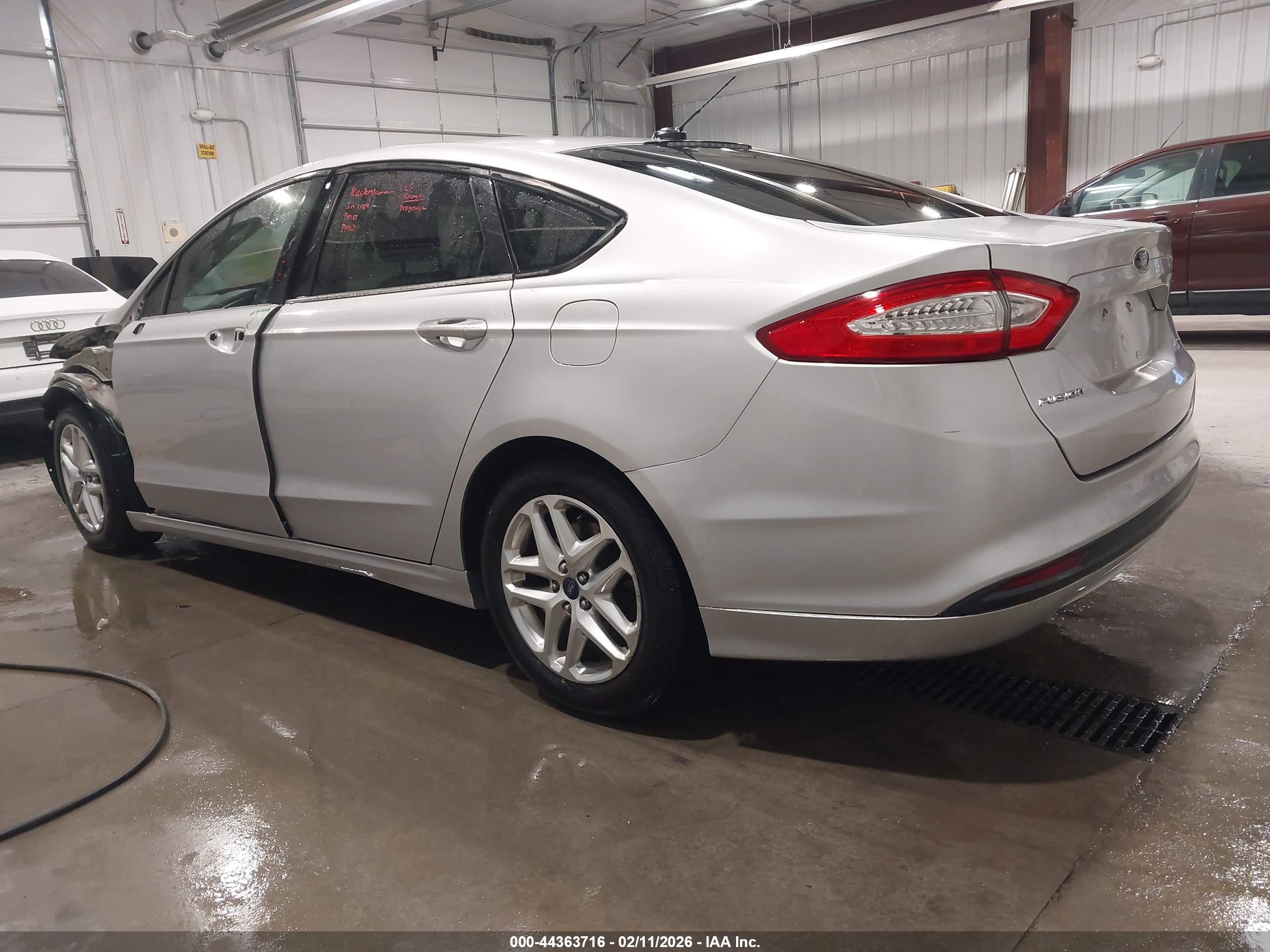 FORD FUSION image 3