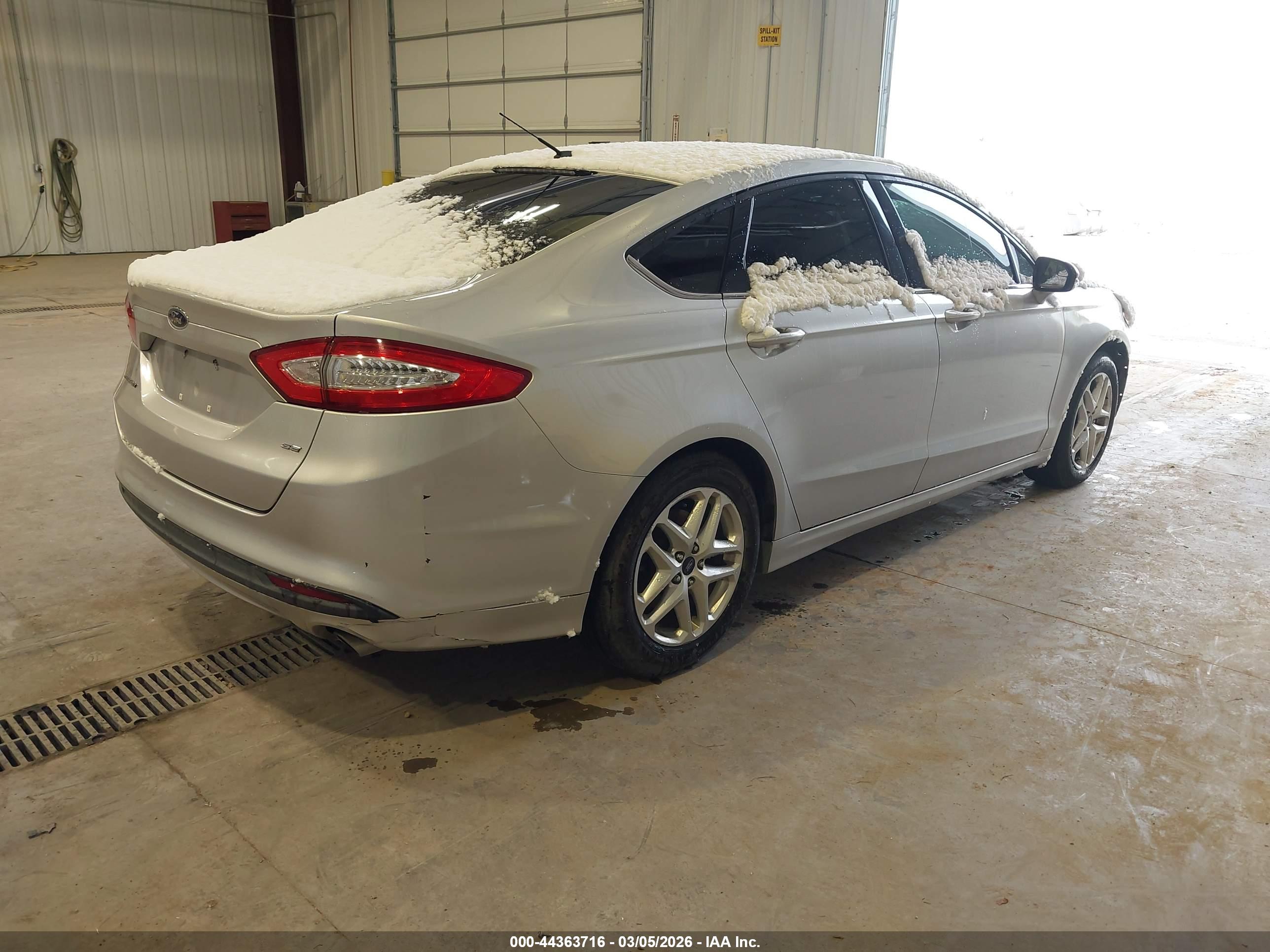 FORD FUSION image 4