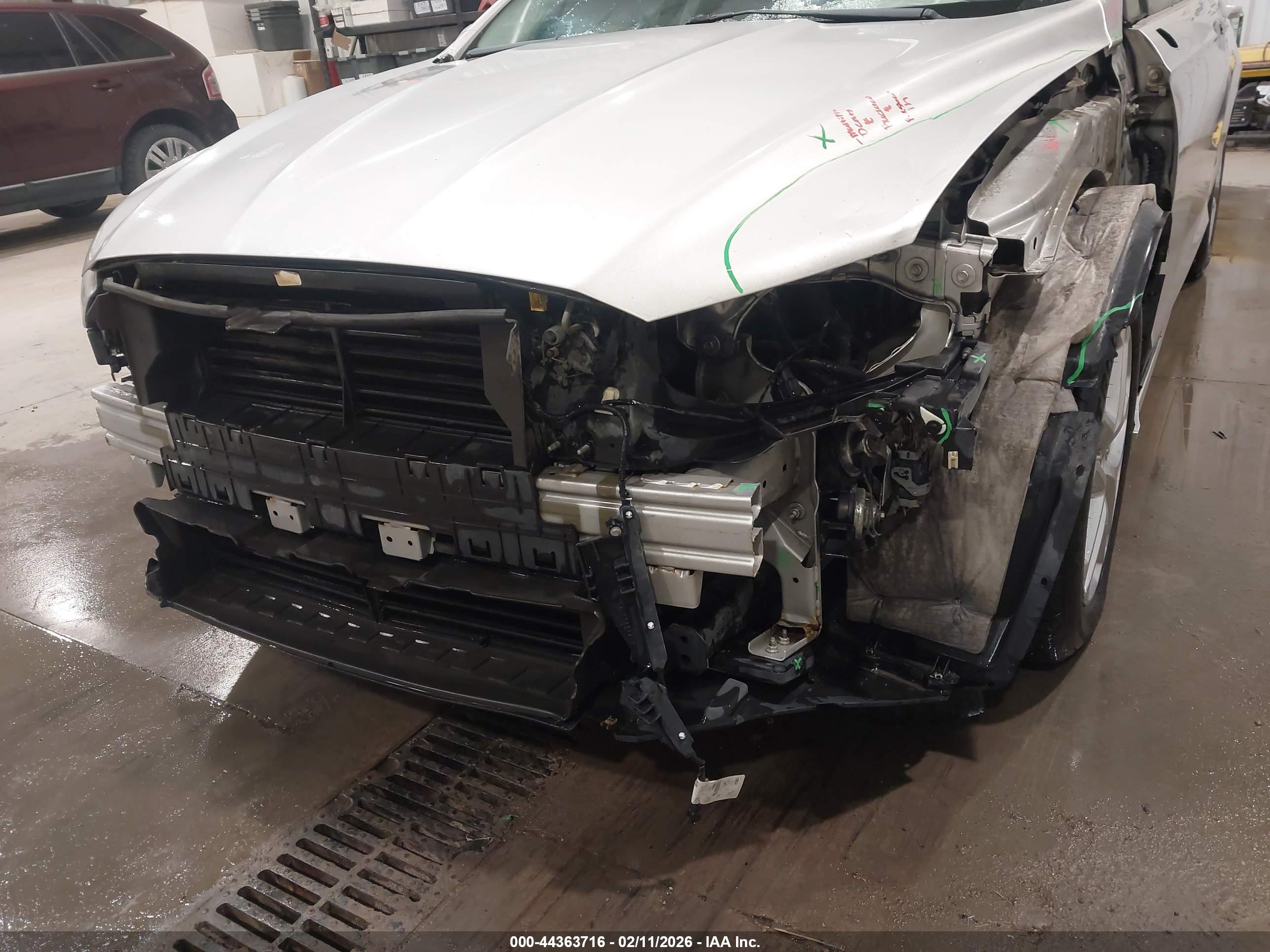 FORD FUSION image 6