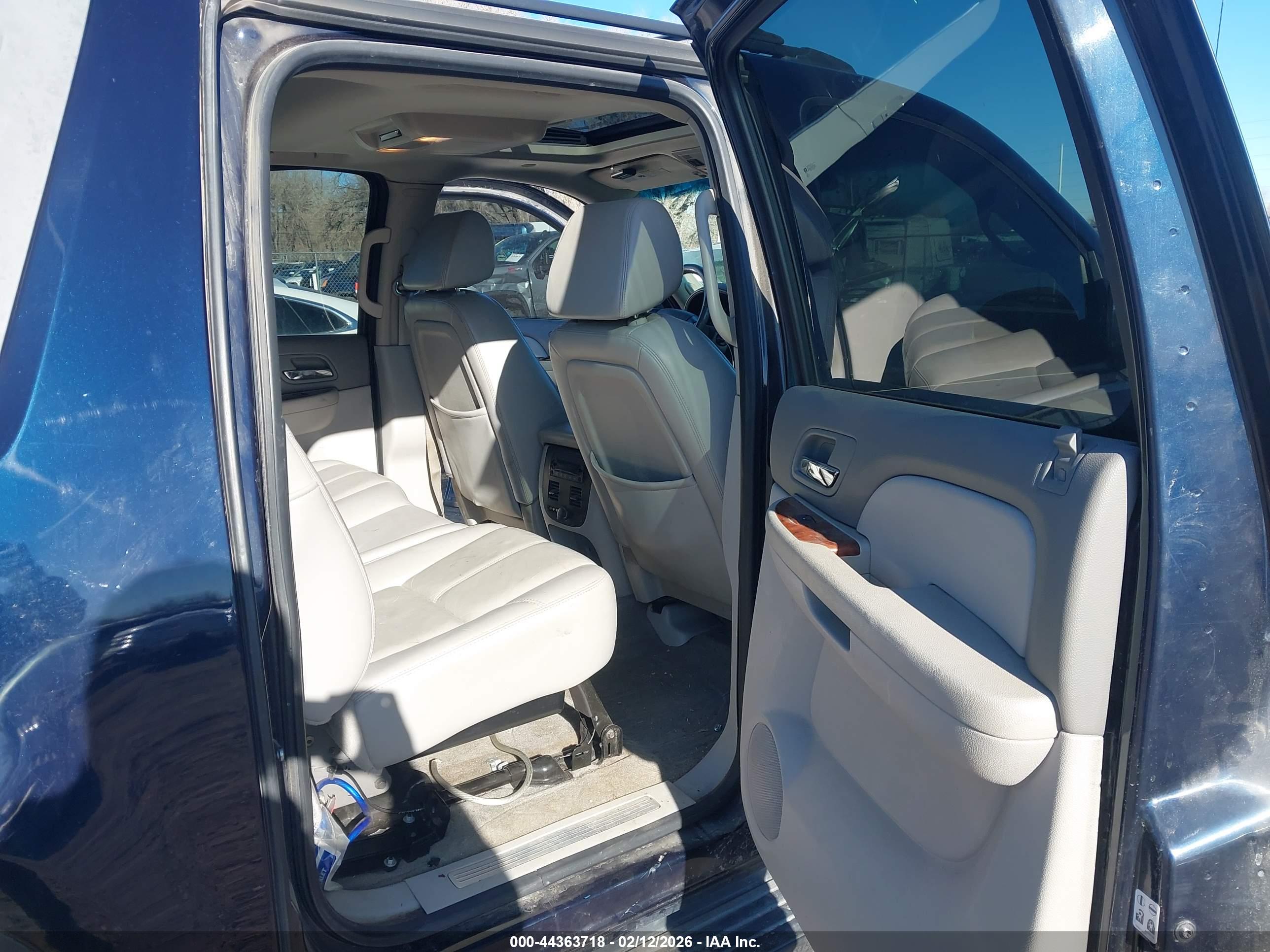 CHEVROLET AVALANCHE image 8