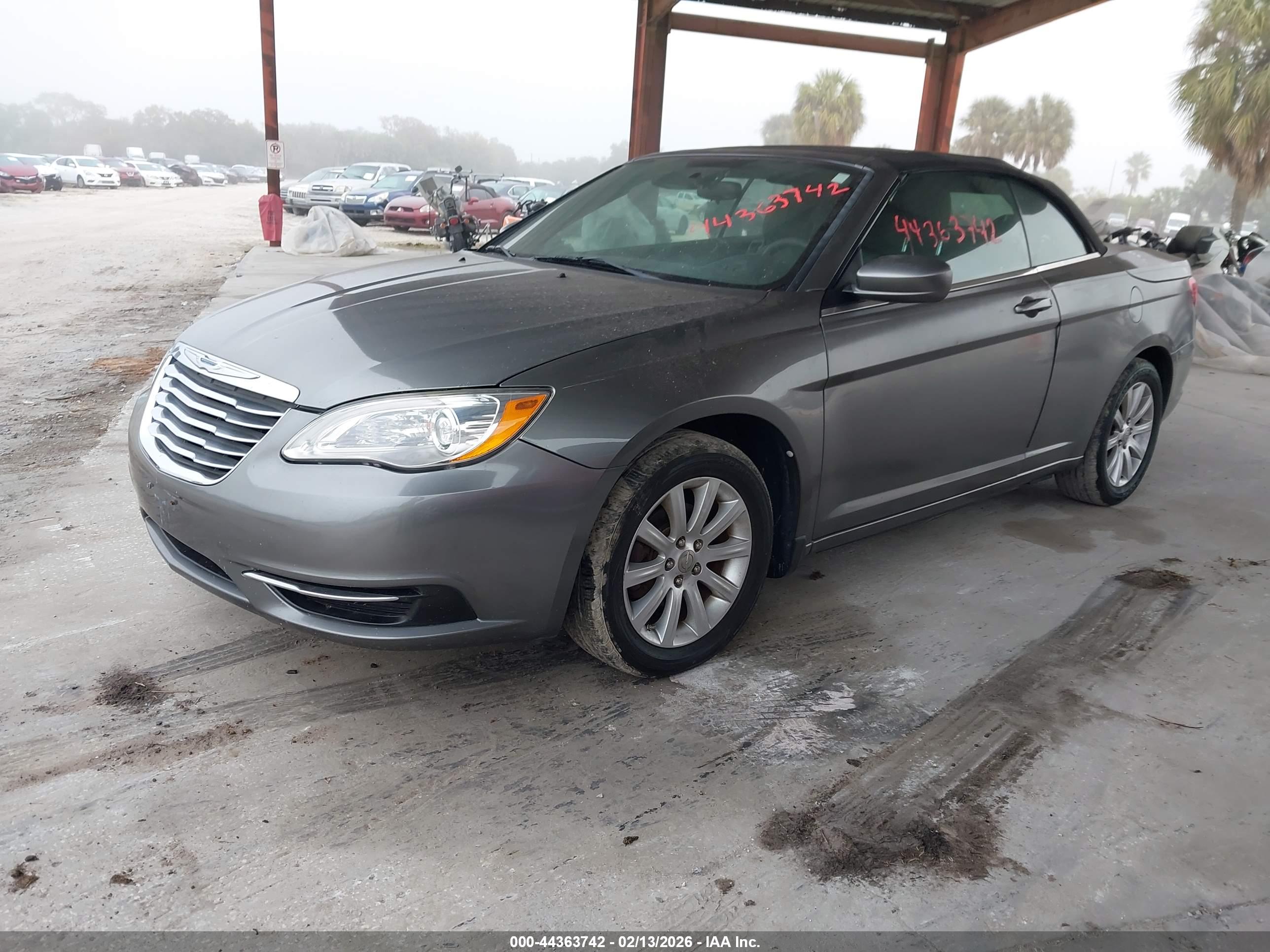 CHRYSLER 200 image 2