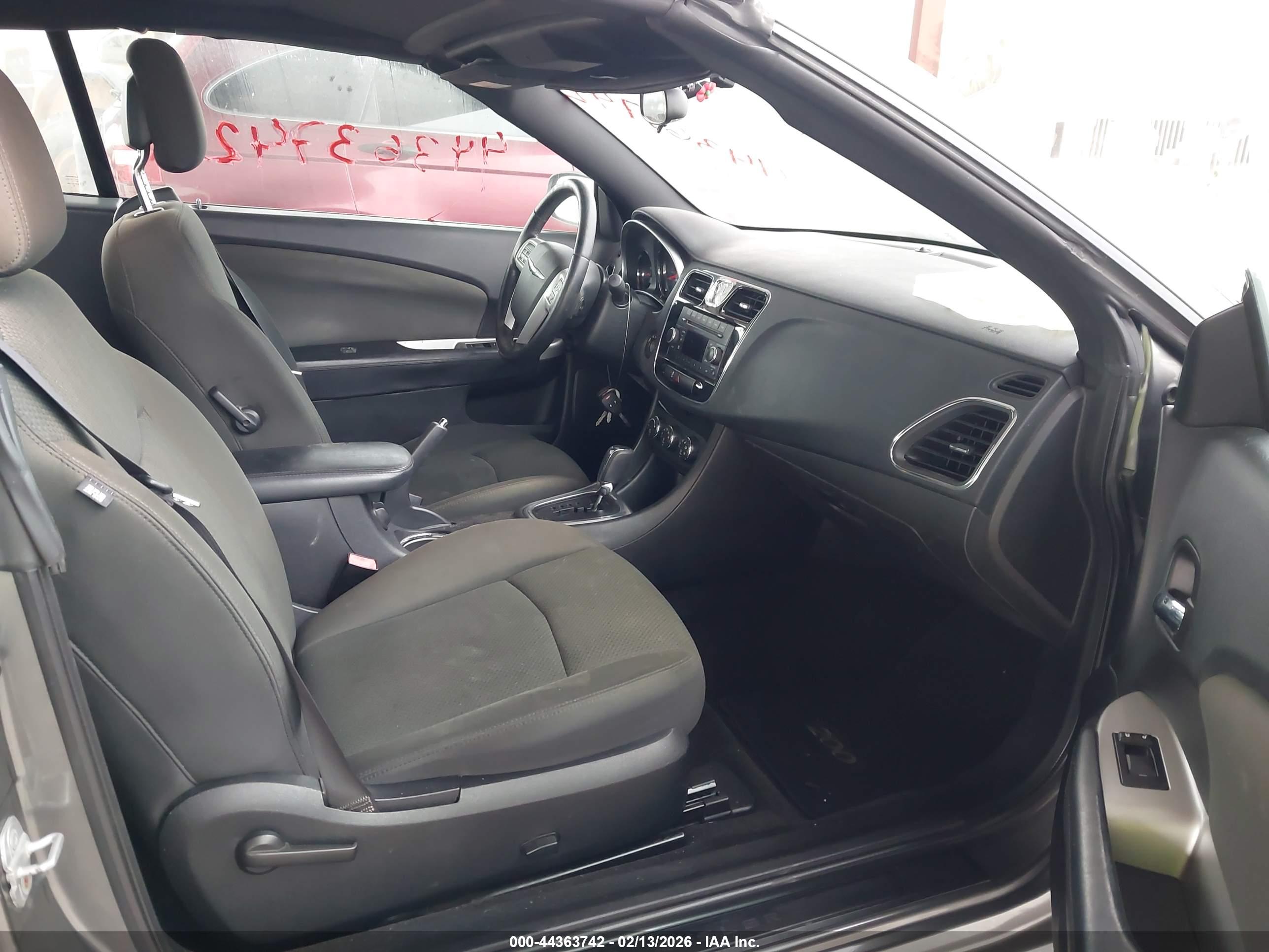 CHRYSLER 200 image 5
