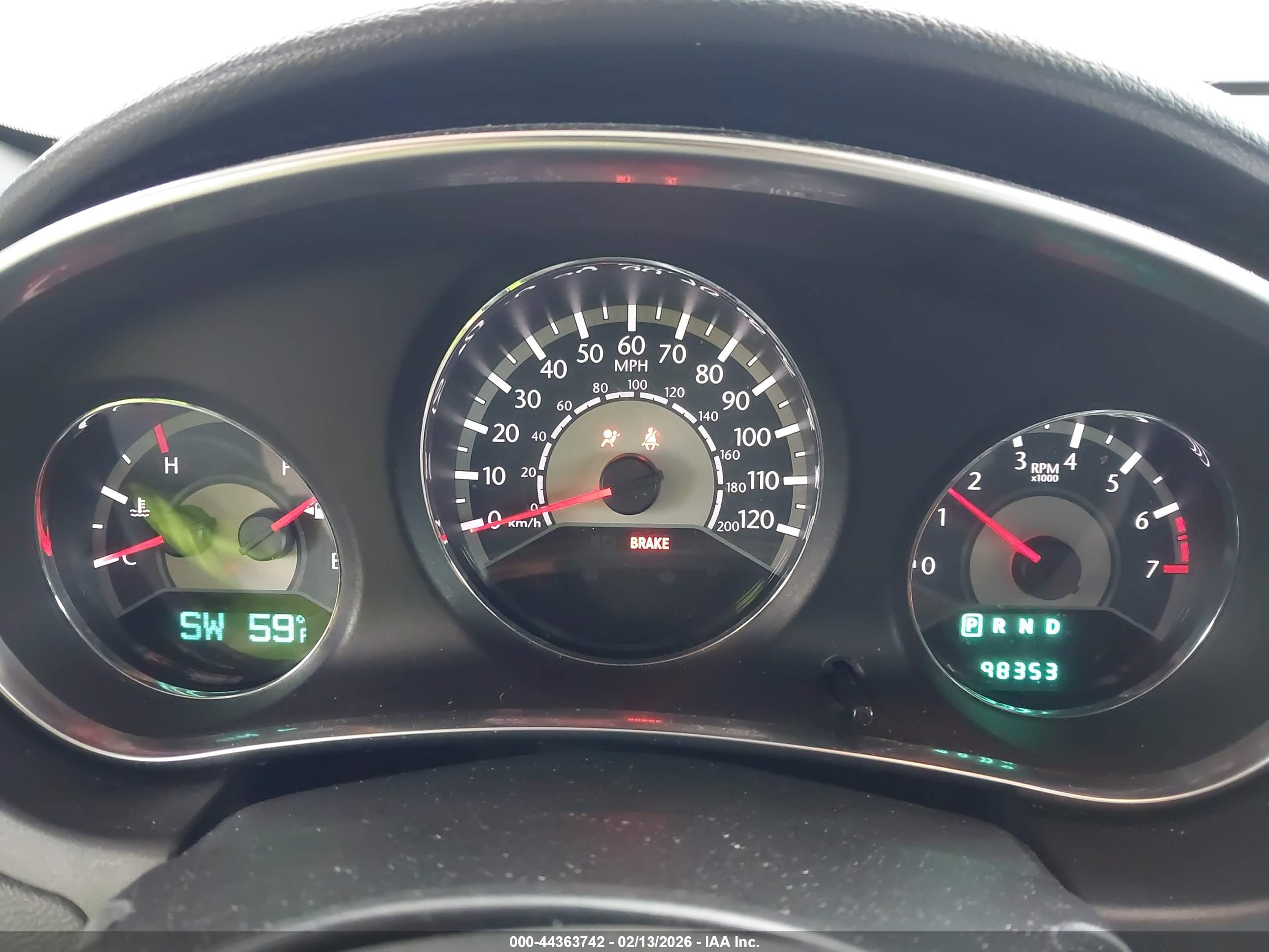 CHRYSLER 200 image 7